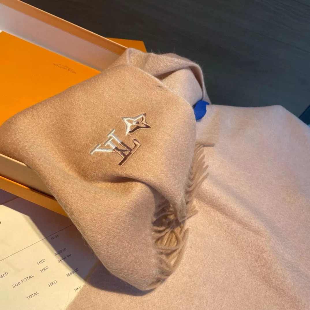 Louis Vuitton Scarf For Women Minimalist 7078