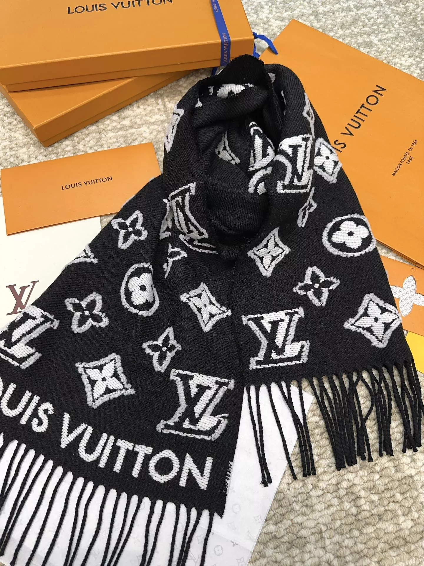 Louis Vuitton Scarf For Women Practical 8803