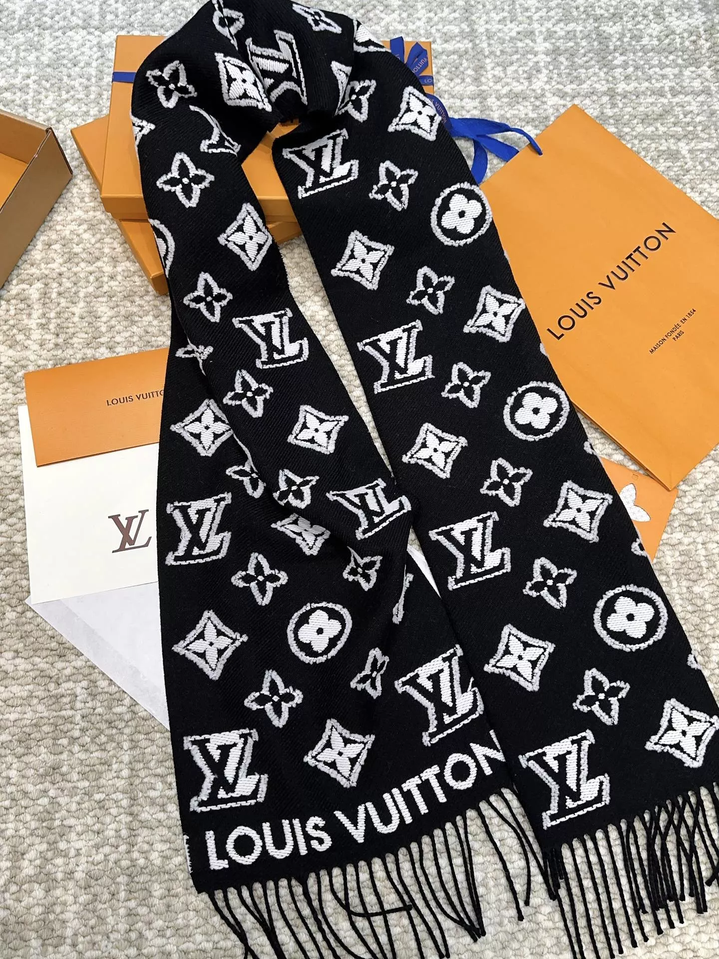 Louis Vuitton Scarf For Women Practical 8803