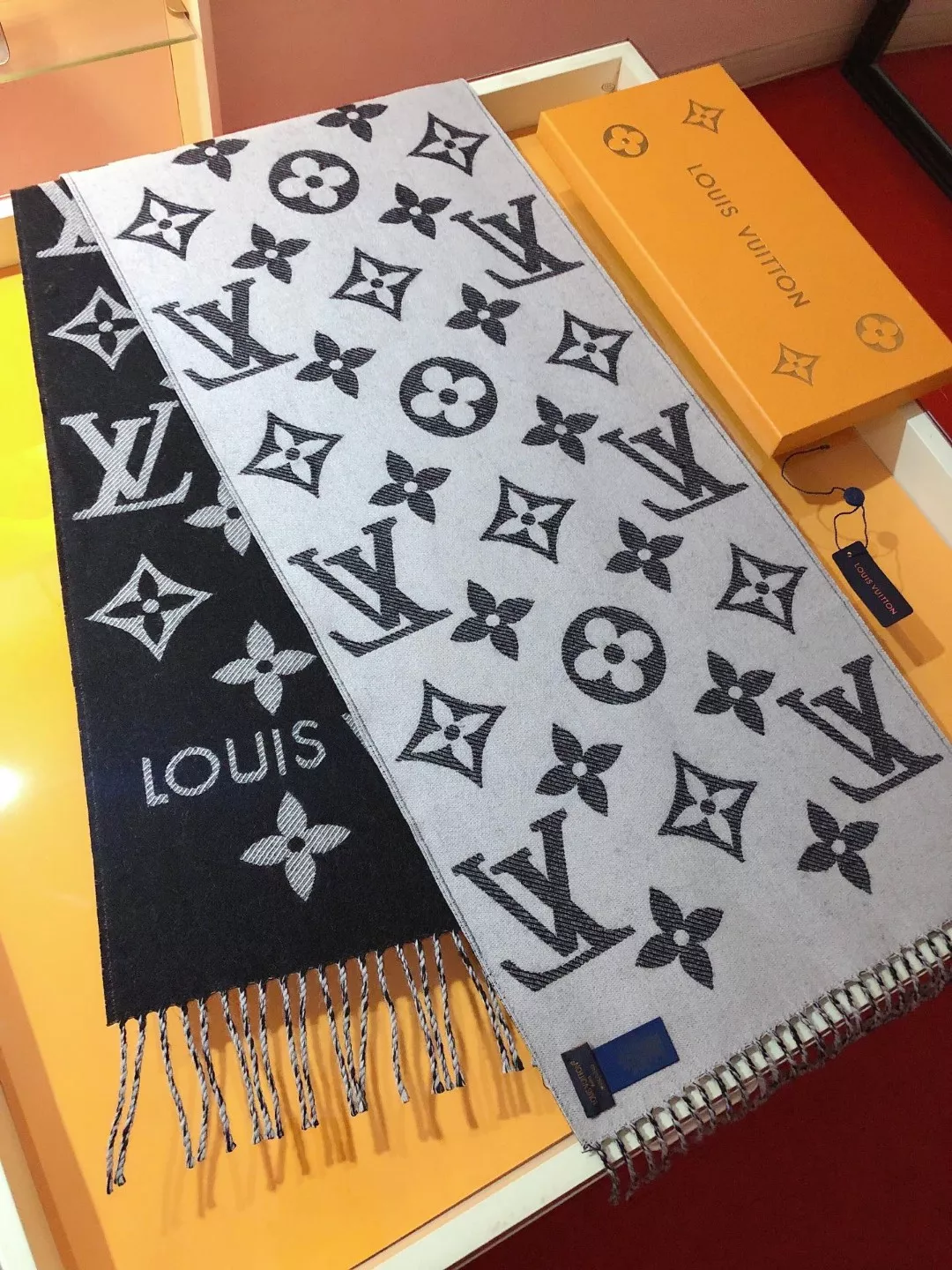 Louis Vuitton Scarf For Women Sophisticated 4561
