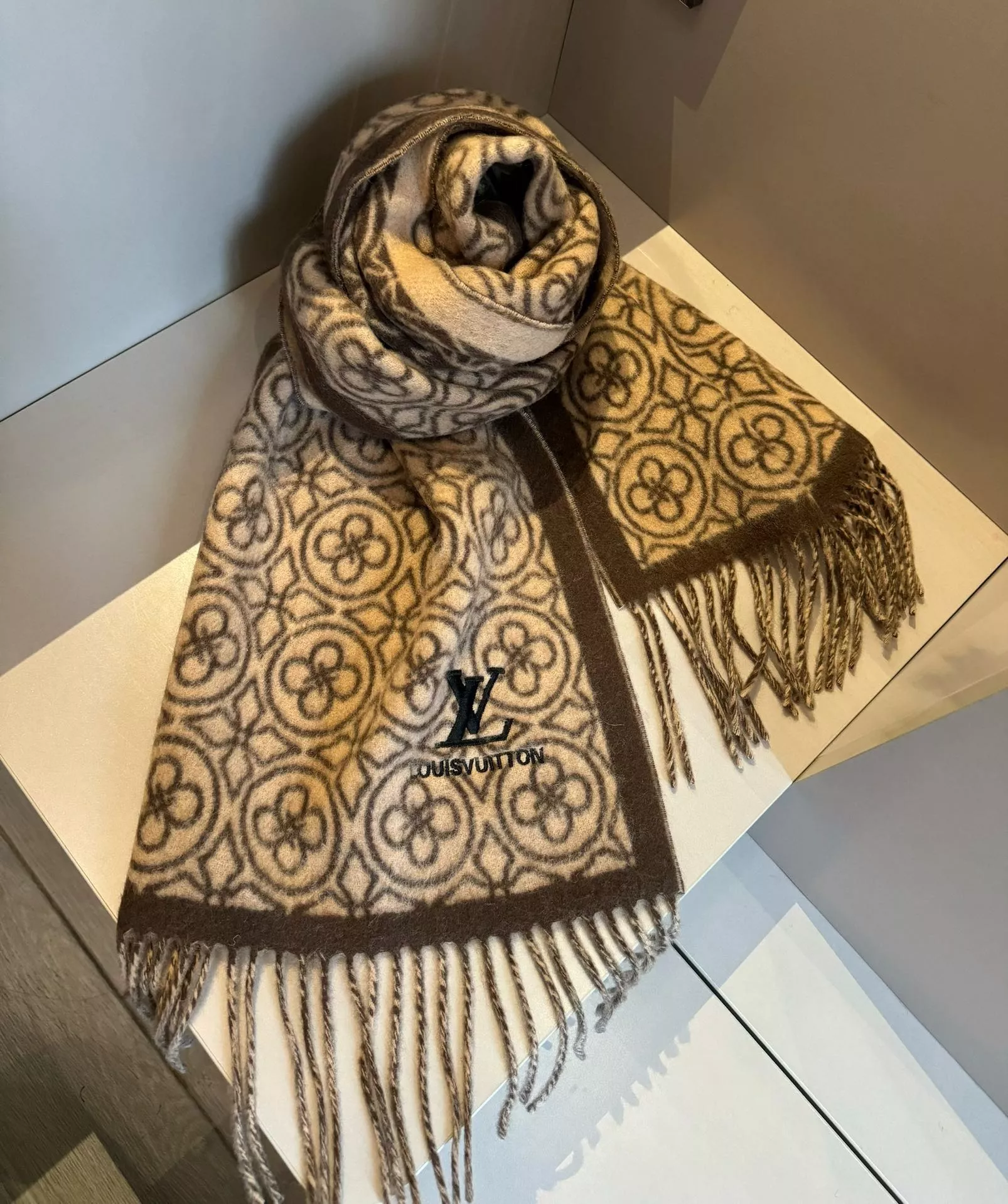 Louis Vuitton Scarf For Women Trendsetting 482