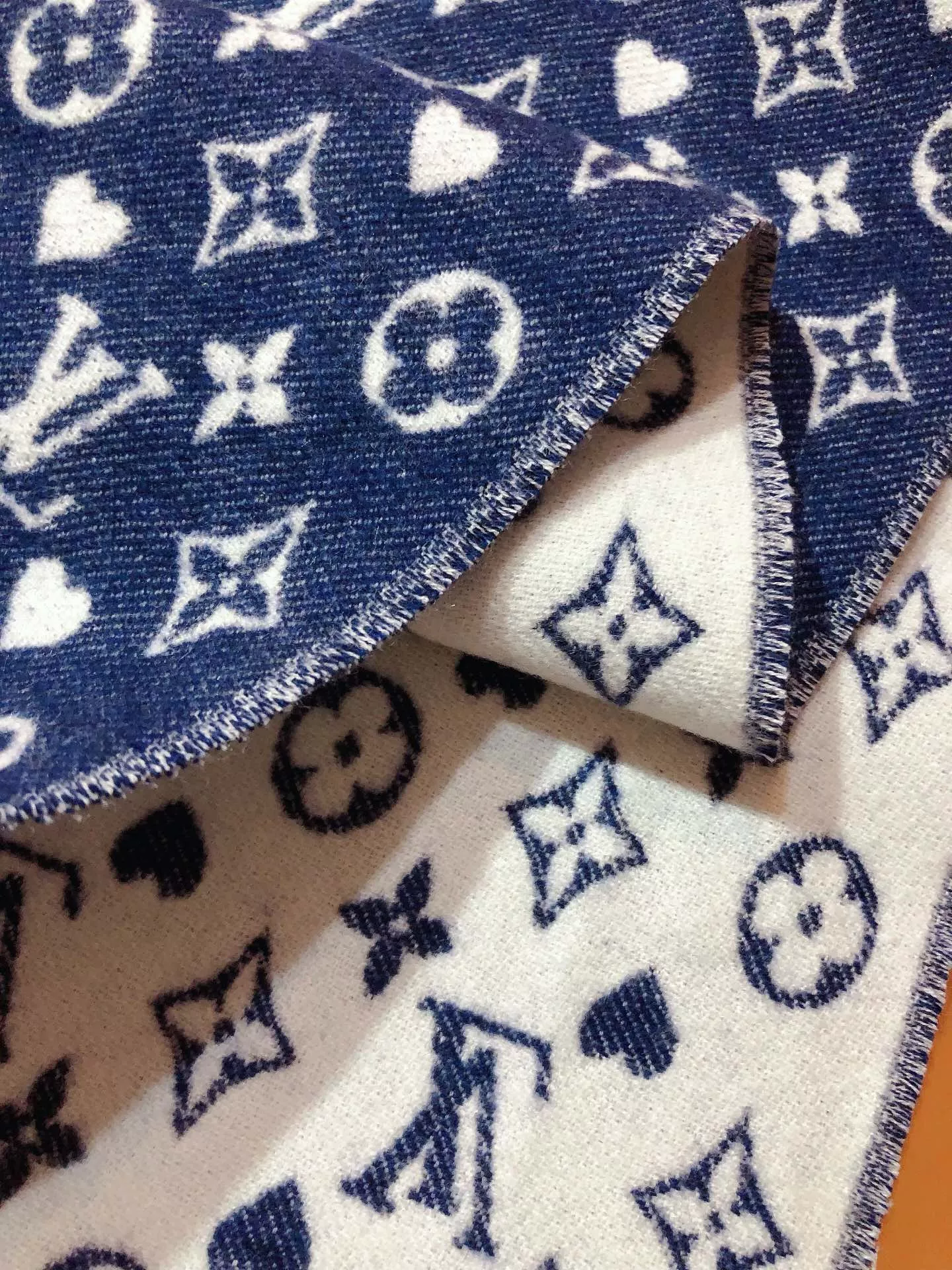Louis Vuitton Scarf For Women Trendy 7214