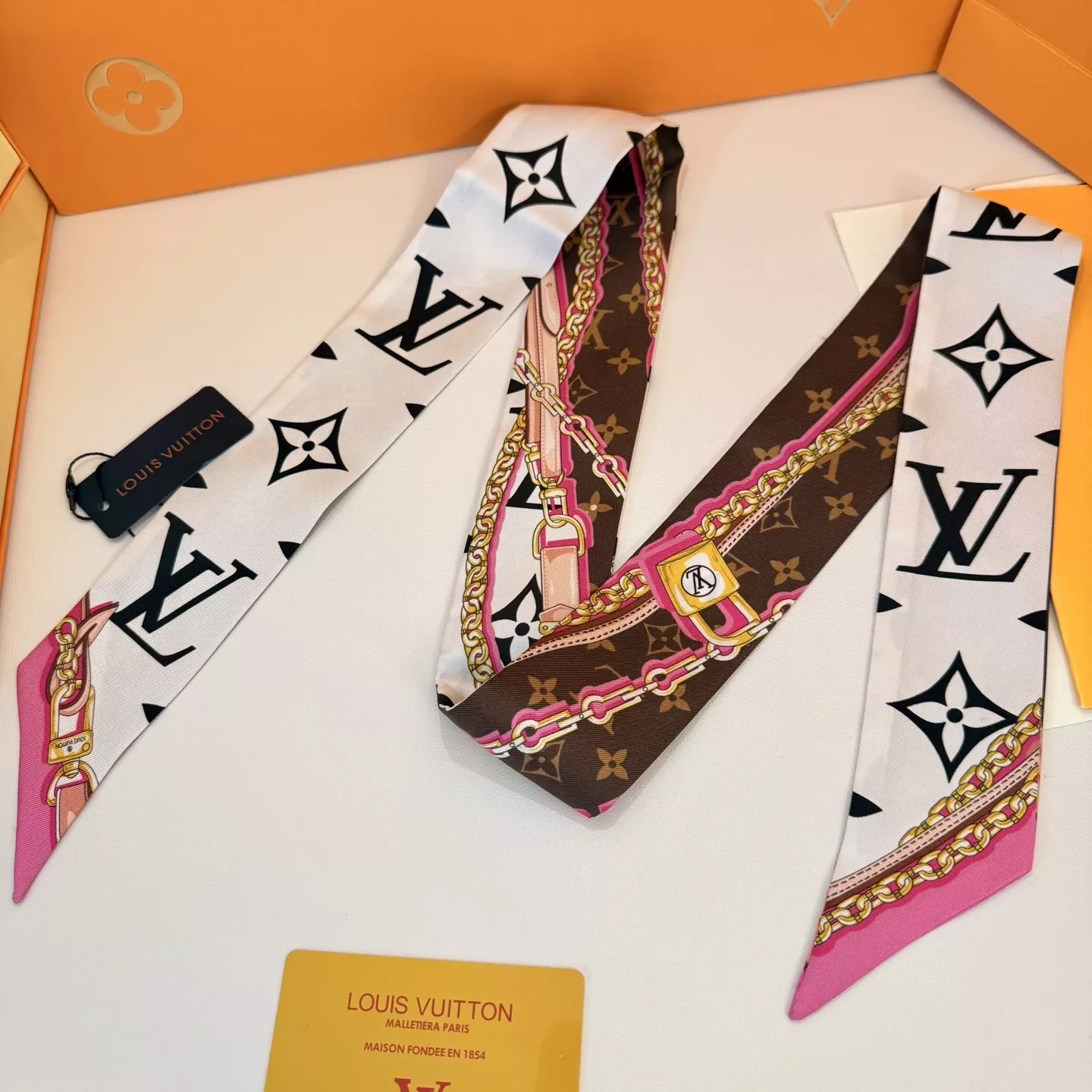 Louis Vuitton Silk Scarf EasyMatch 7590