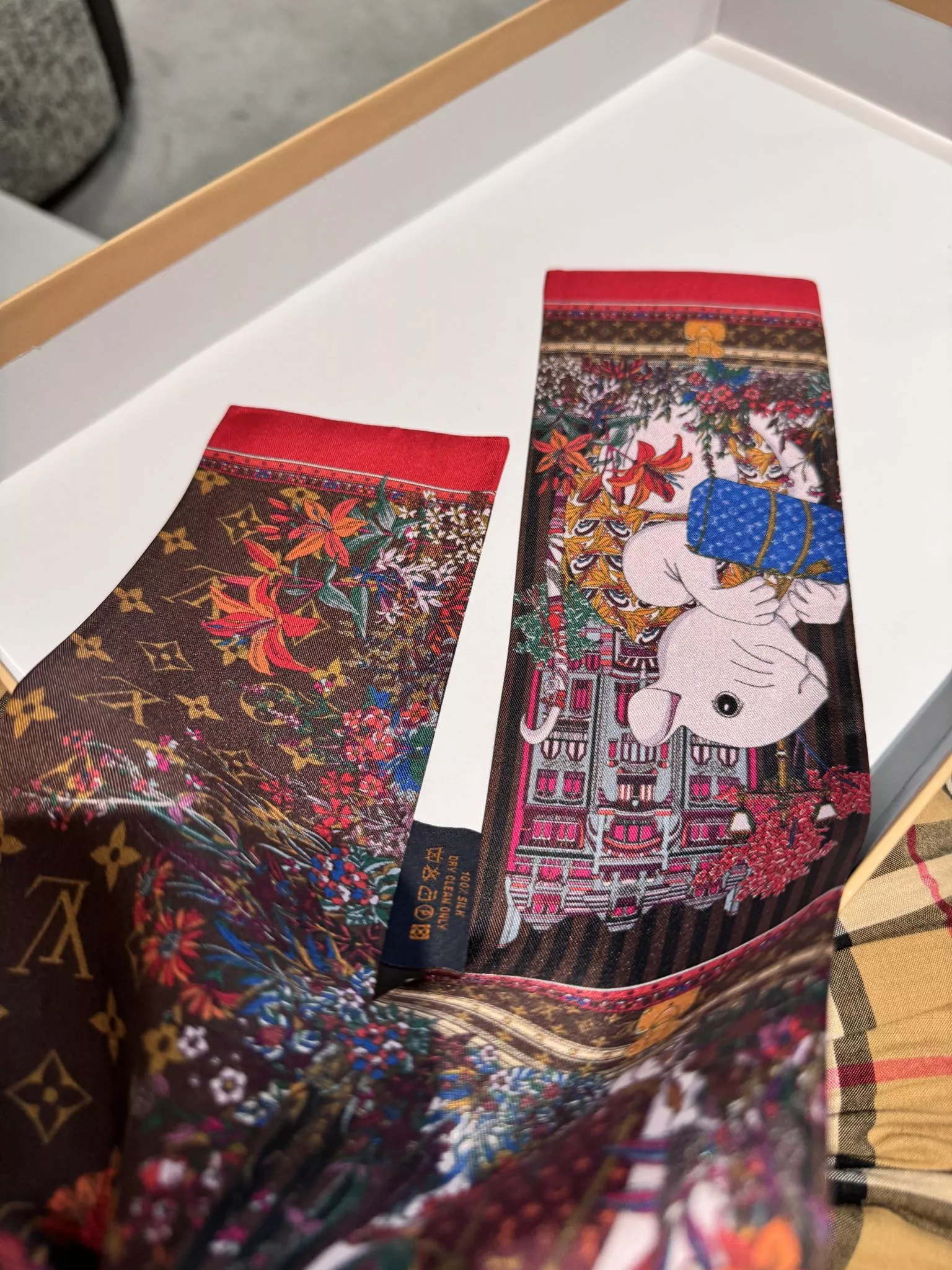 Louis Vuitton Silk Scarf EyeCatching 5657