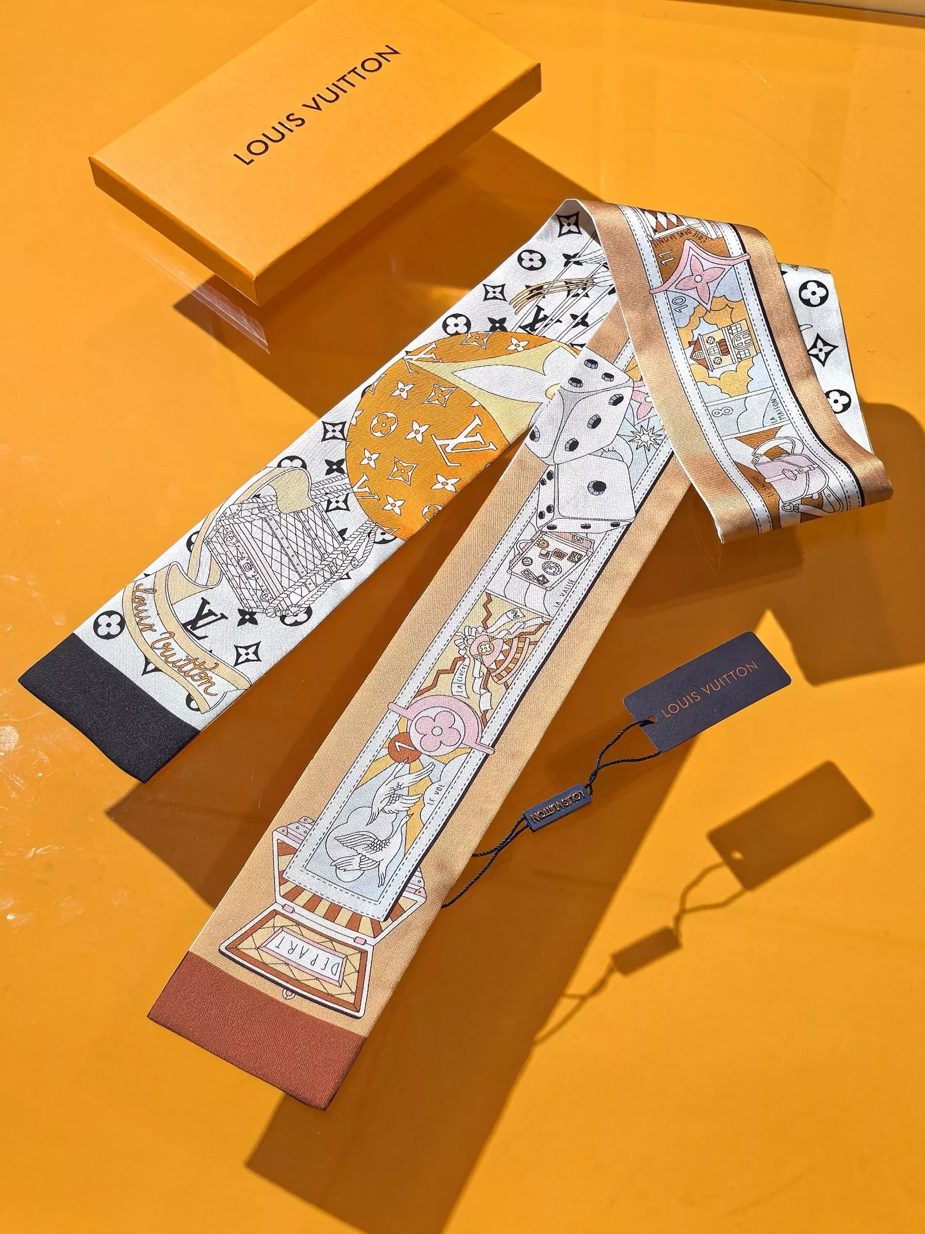 Louis Vuitton Silk Scarf Fashionable 604