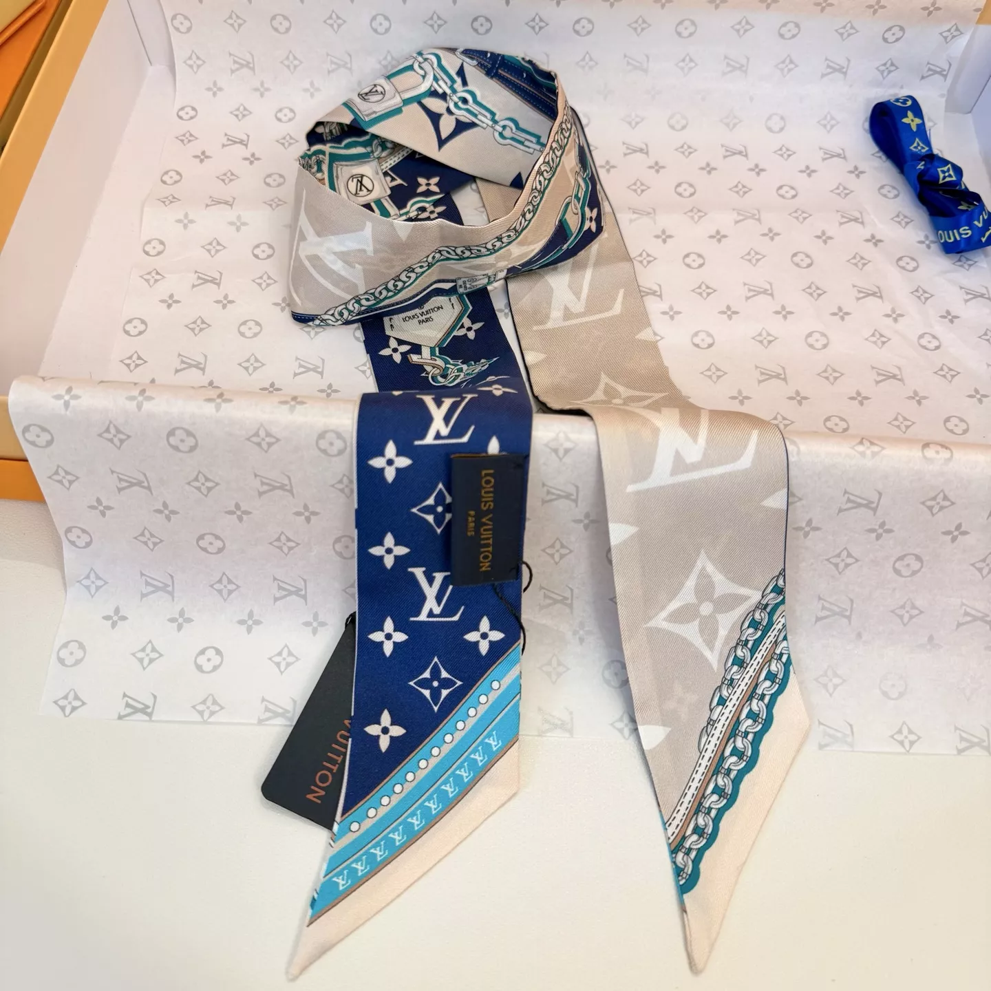 Louis Vuitton Silk Scarf Minimalist 9291