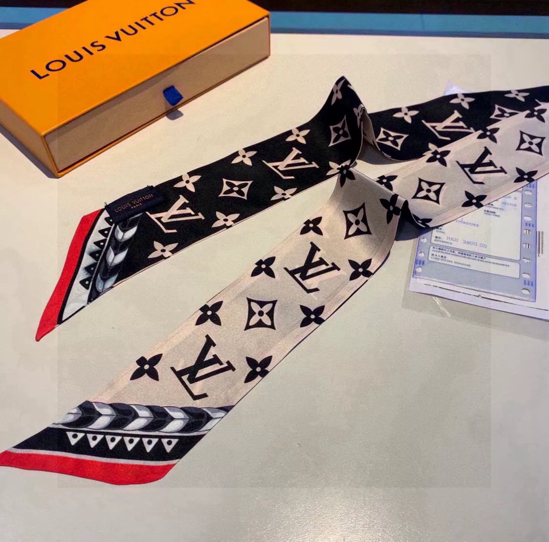 Louis Vuitton Silk Scarf Sophisticated 2935