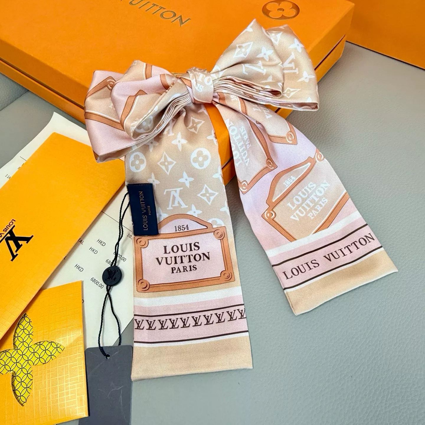 Louis Vuitton Silk Scarf Sophisticated 5018
