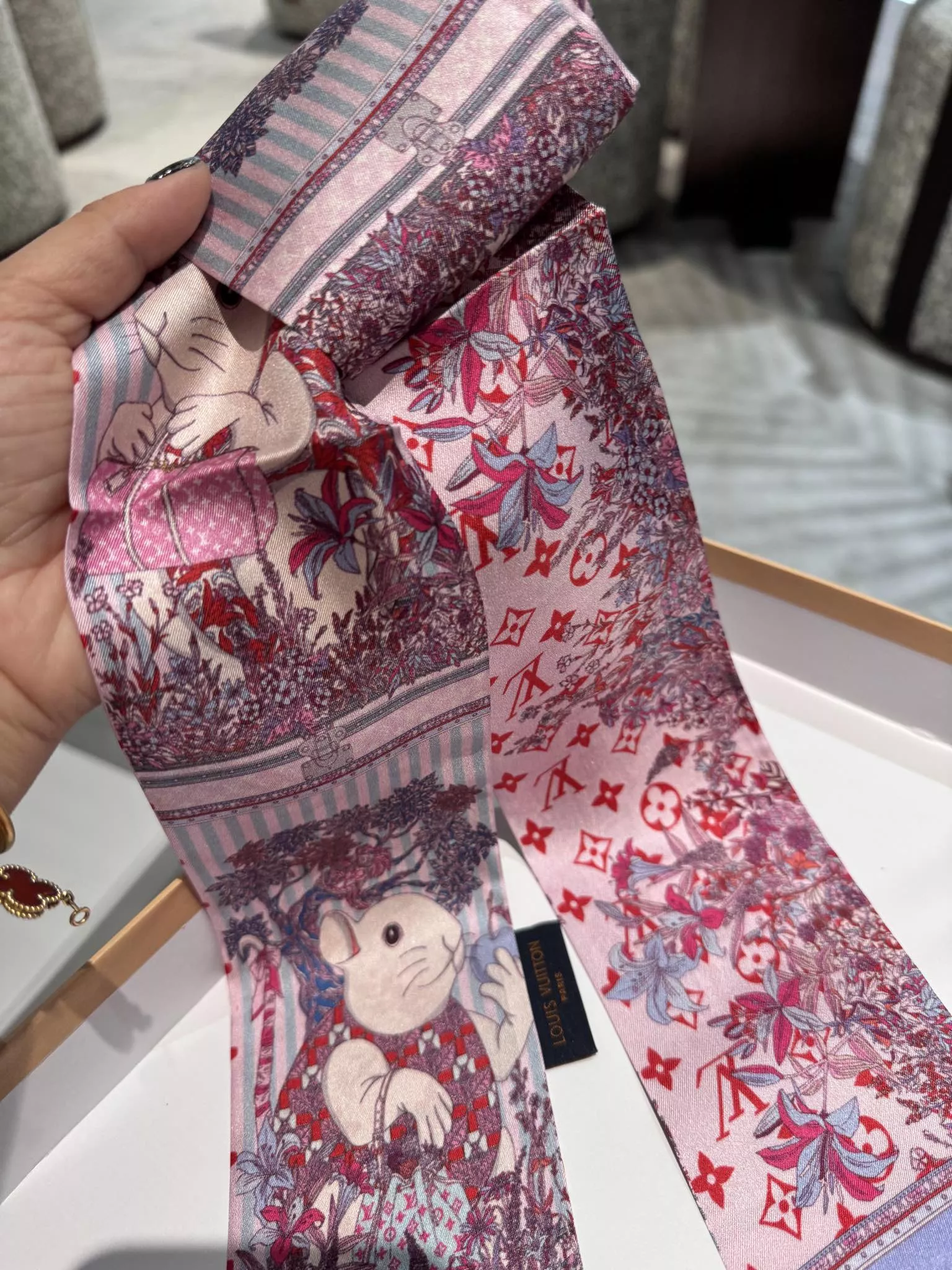 Louis Vuitton Silk Scarf Trendy 7529