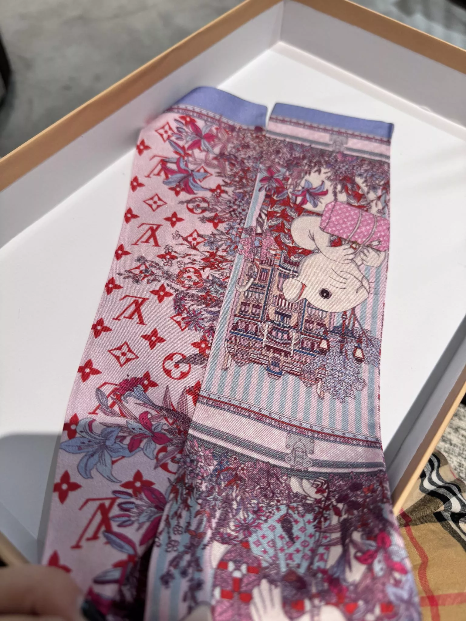 Louis Vuitton Silk Scarf Trendy 7529