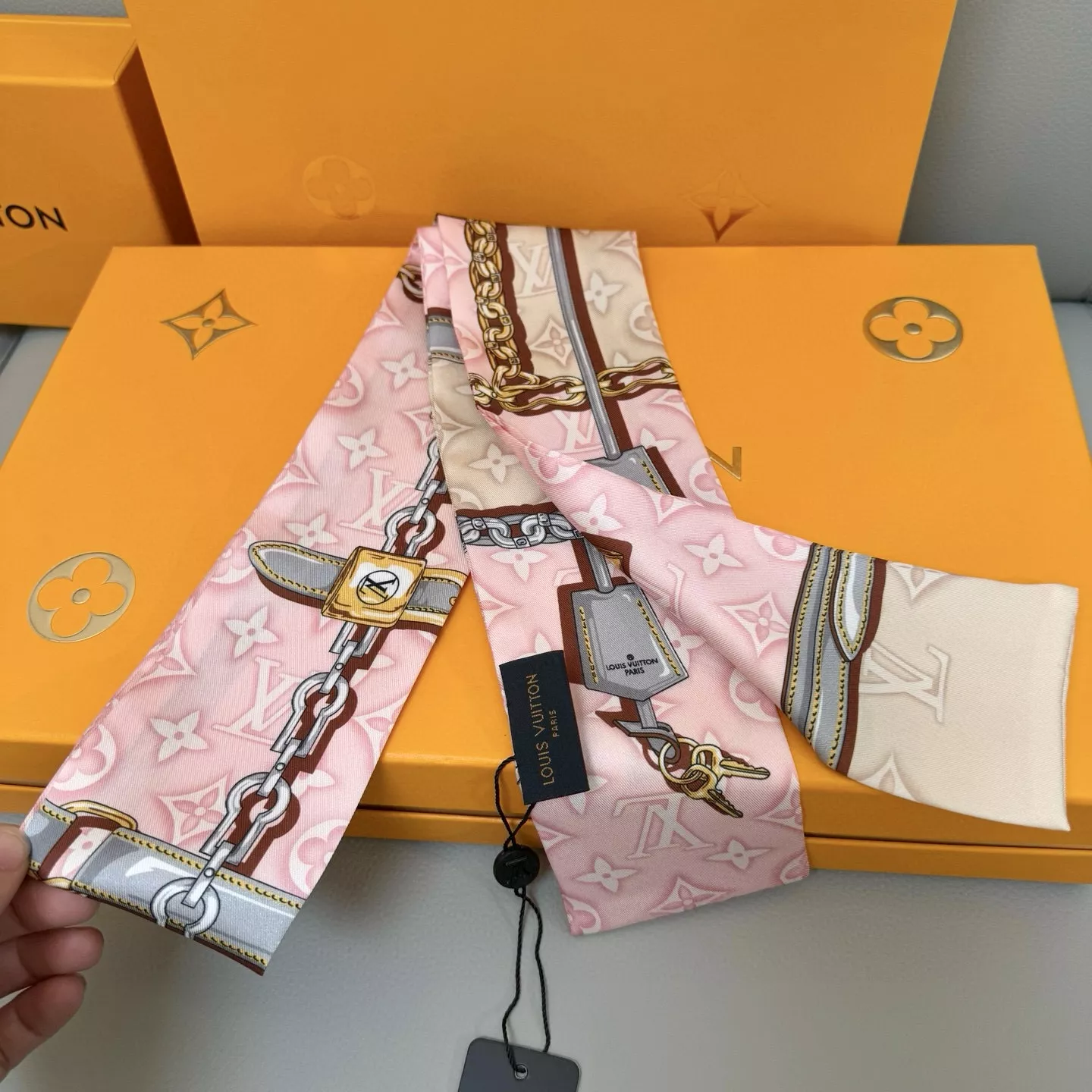 Louis Vuitton Silk Scarf Versatile 2048