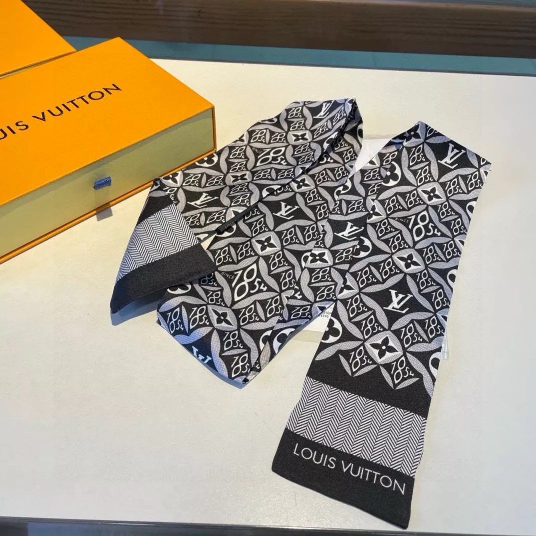 Louis Vuitton Silk Scarf WellDesigned 6109