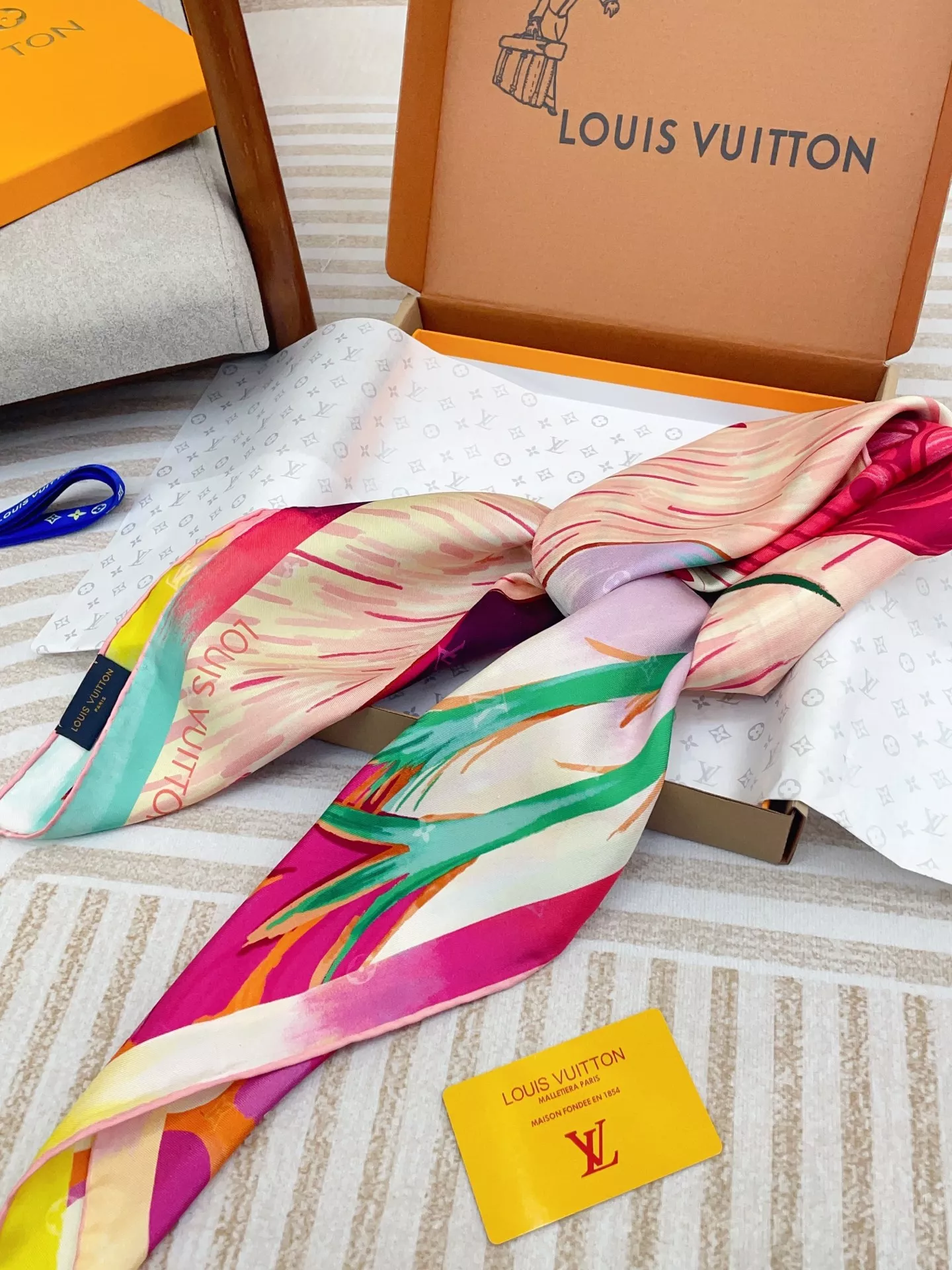 Louis Vuitton Silk Square Cozy 9081