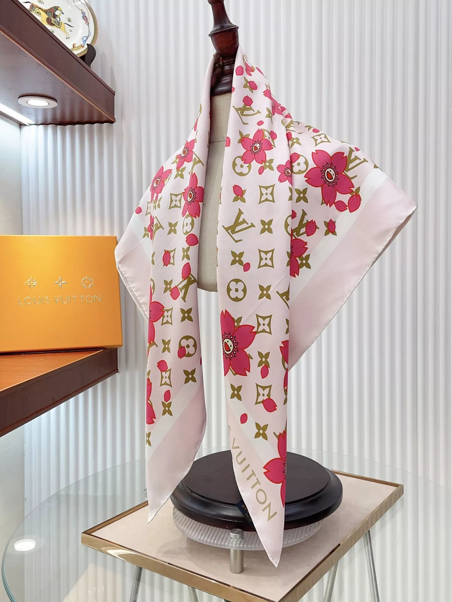 Louis Vuitton Silk Squares Efficient 4165
