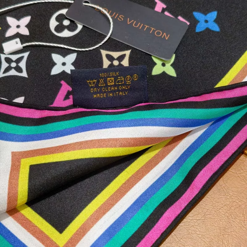 Louis Vuitton Silk Squares Minimalist 7545