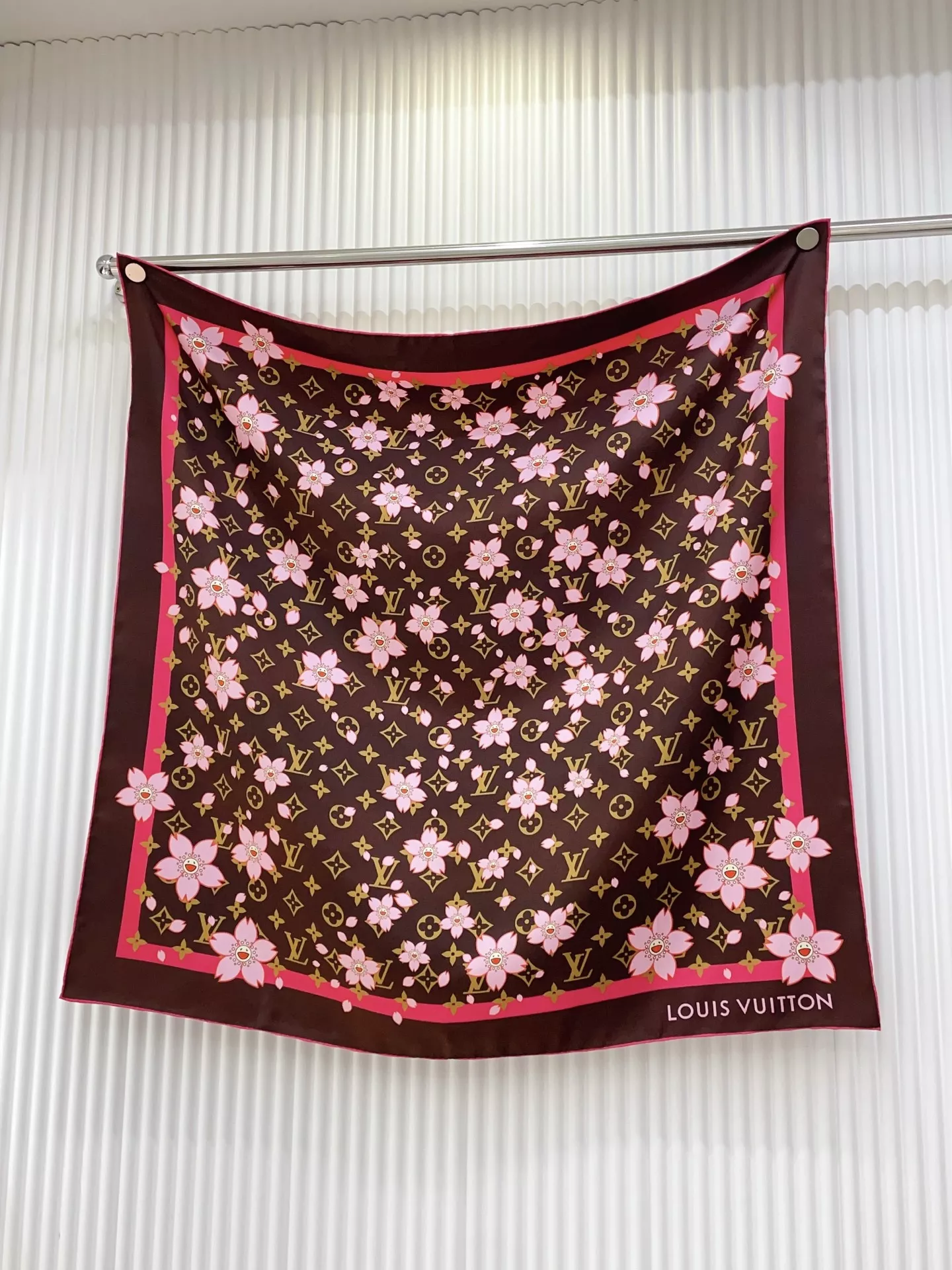 Louis Vuitton Silk Squares Sleek 8401