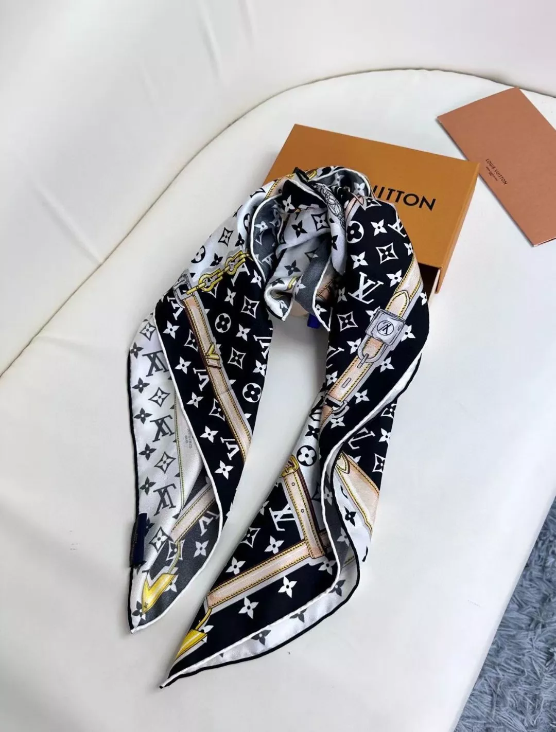 Louis Vuitton Silk Squares Vibrant 4859