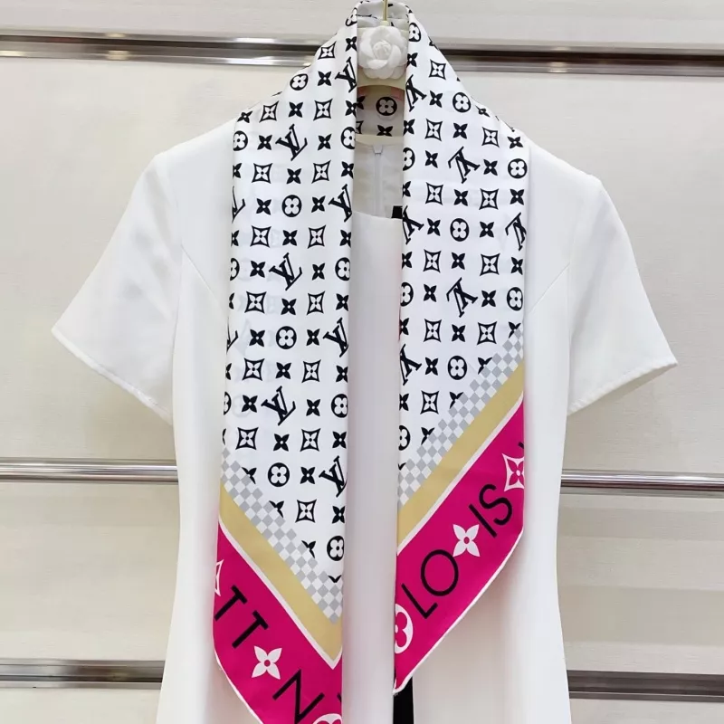 Louis Vuitton Silk Squares WellDesigned 8588