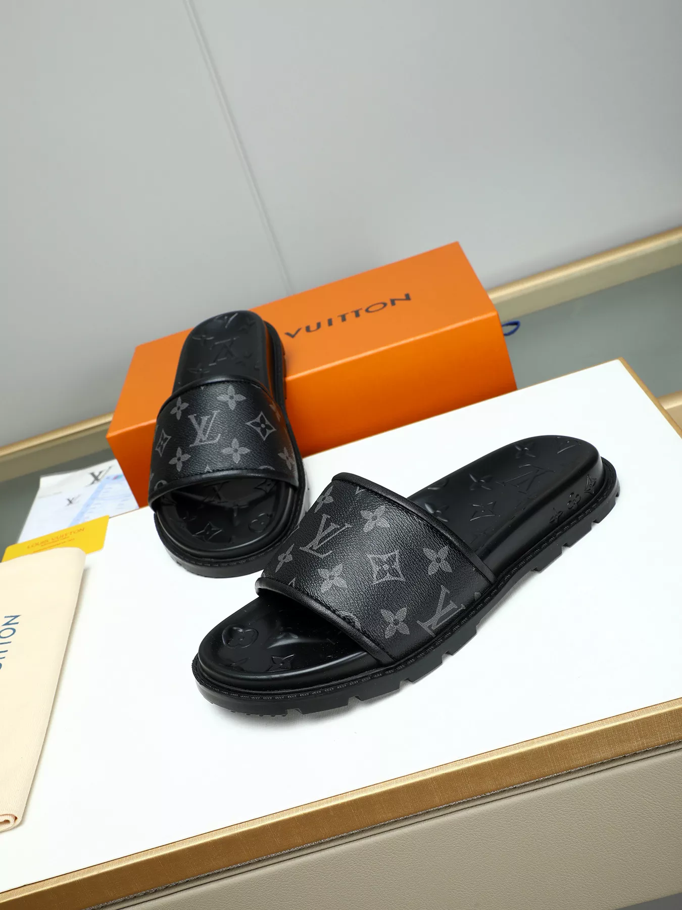 Louis Vuitton Slippers For Men AllSeason 8753