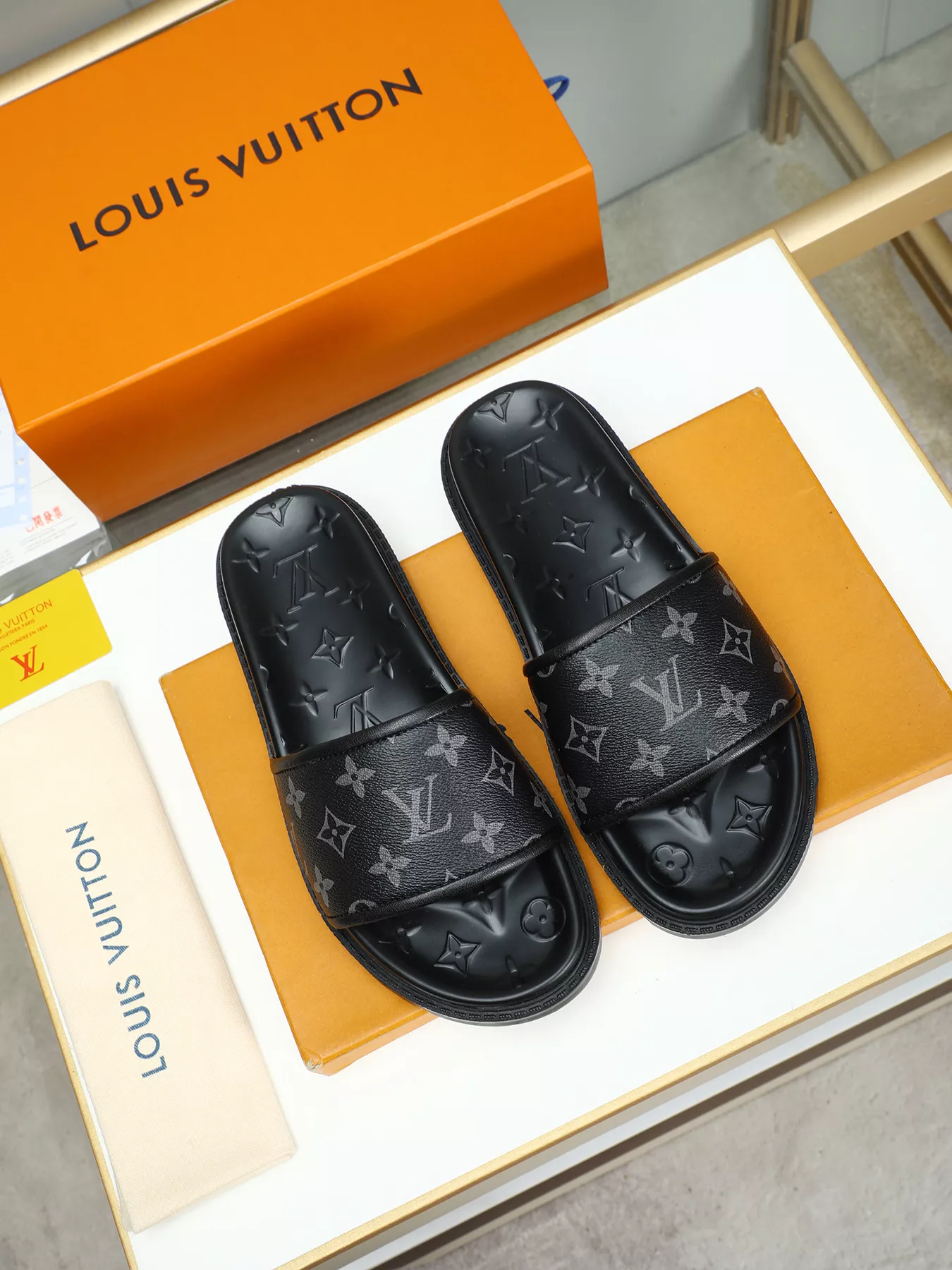 Louis Vuitton Slippers For Men AllSeason 8753