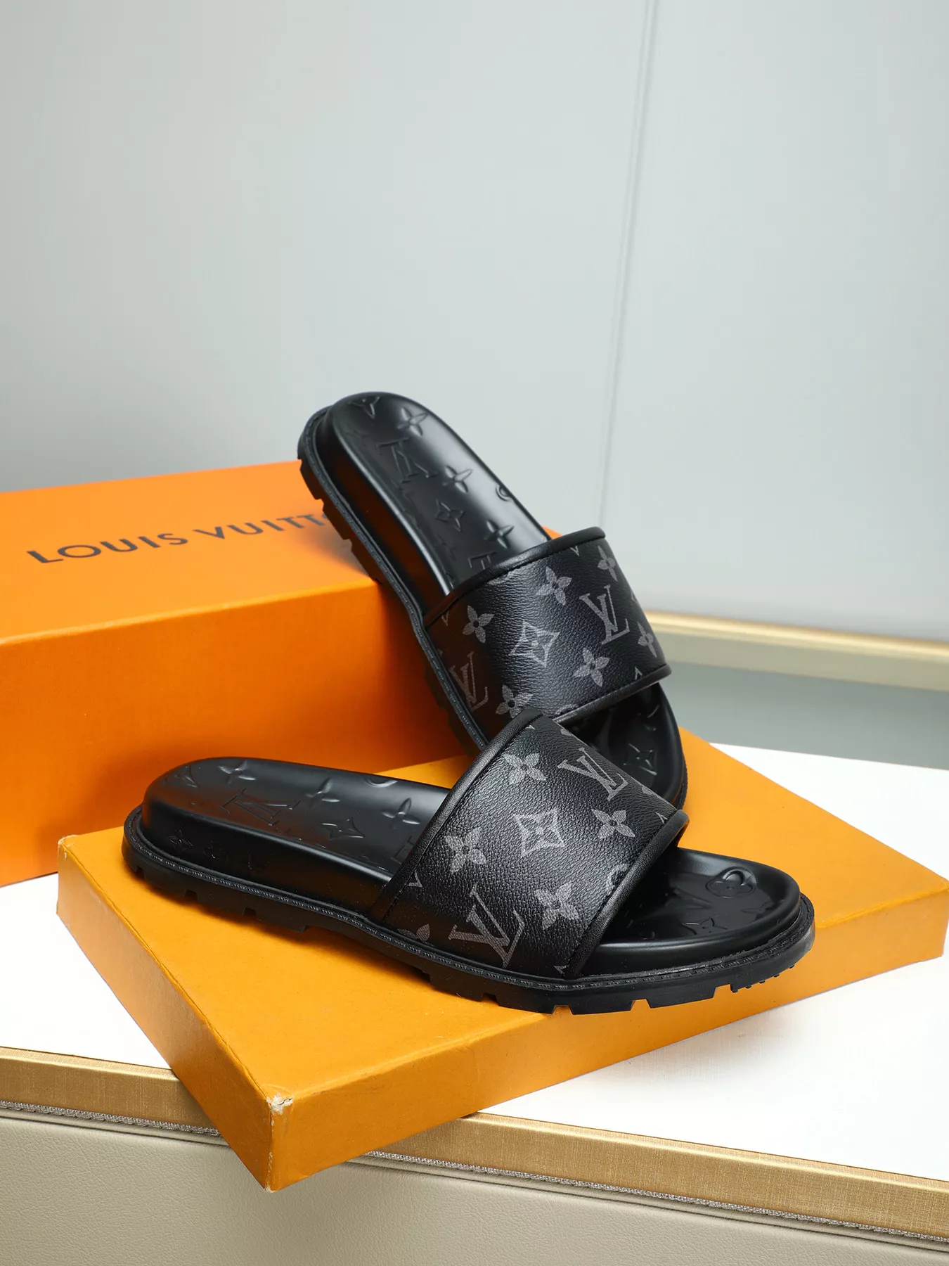 Louis Vuitton Slippers For Men AllSeason 8753
