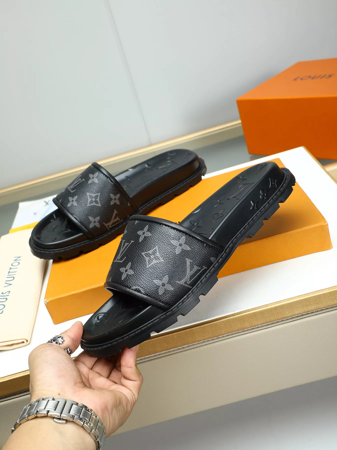 Louis Vuitton Slippers For Men AllSeason 8753