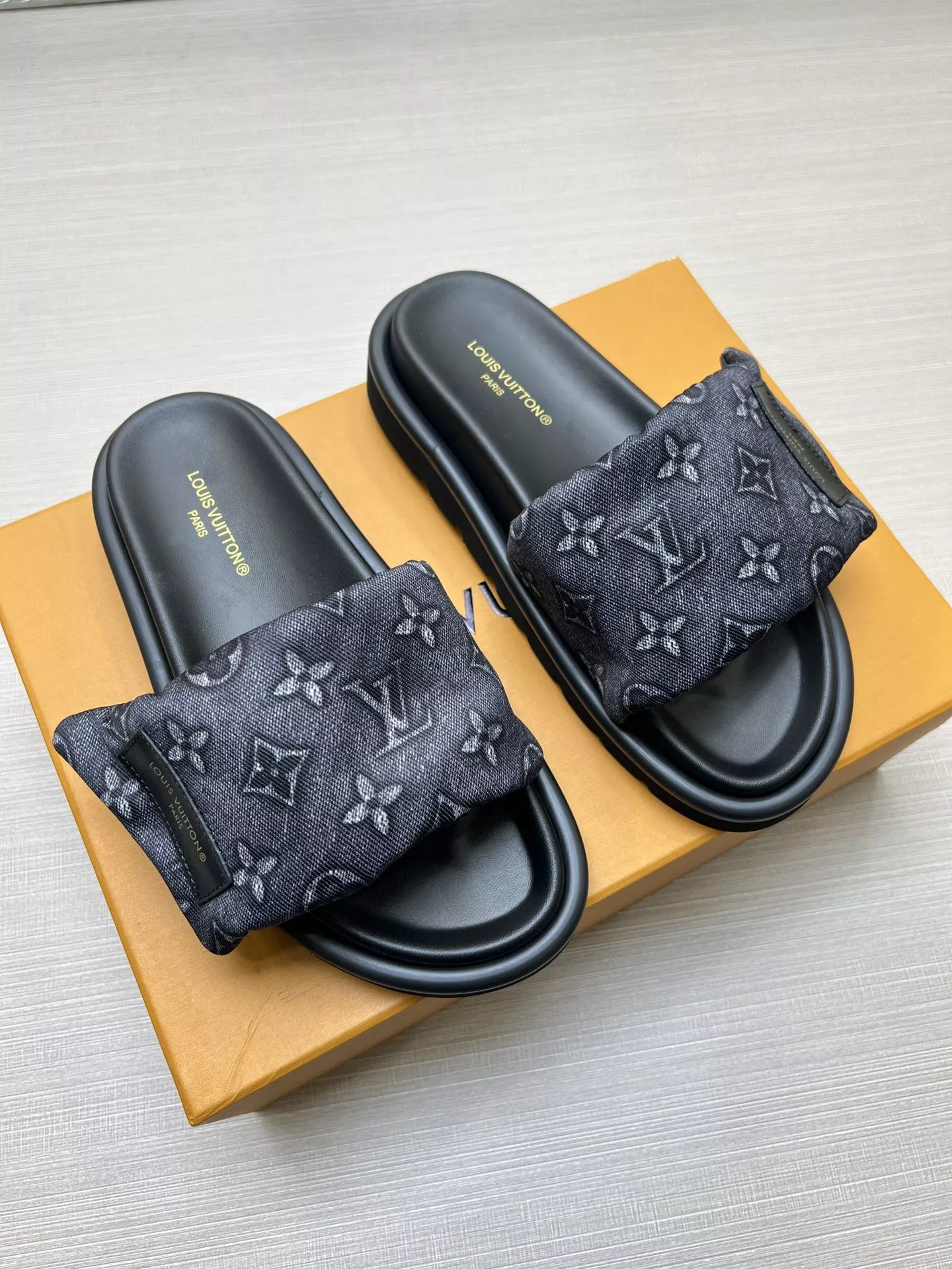 Louis Vuitton Slippers For Men Bold 6148