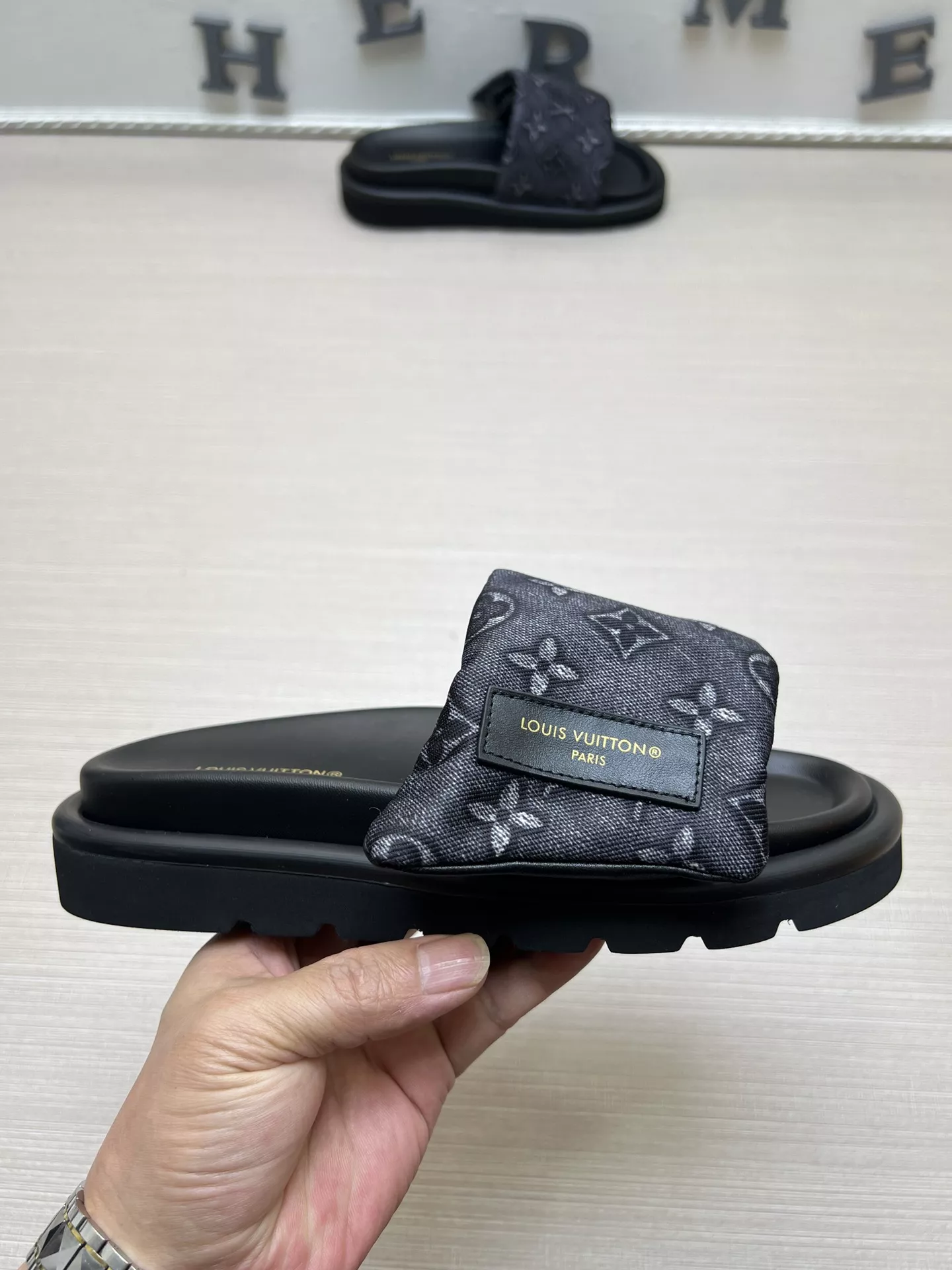 Louis Vuitton Slippers For Men Bold 6148