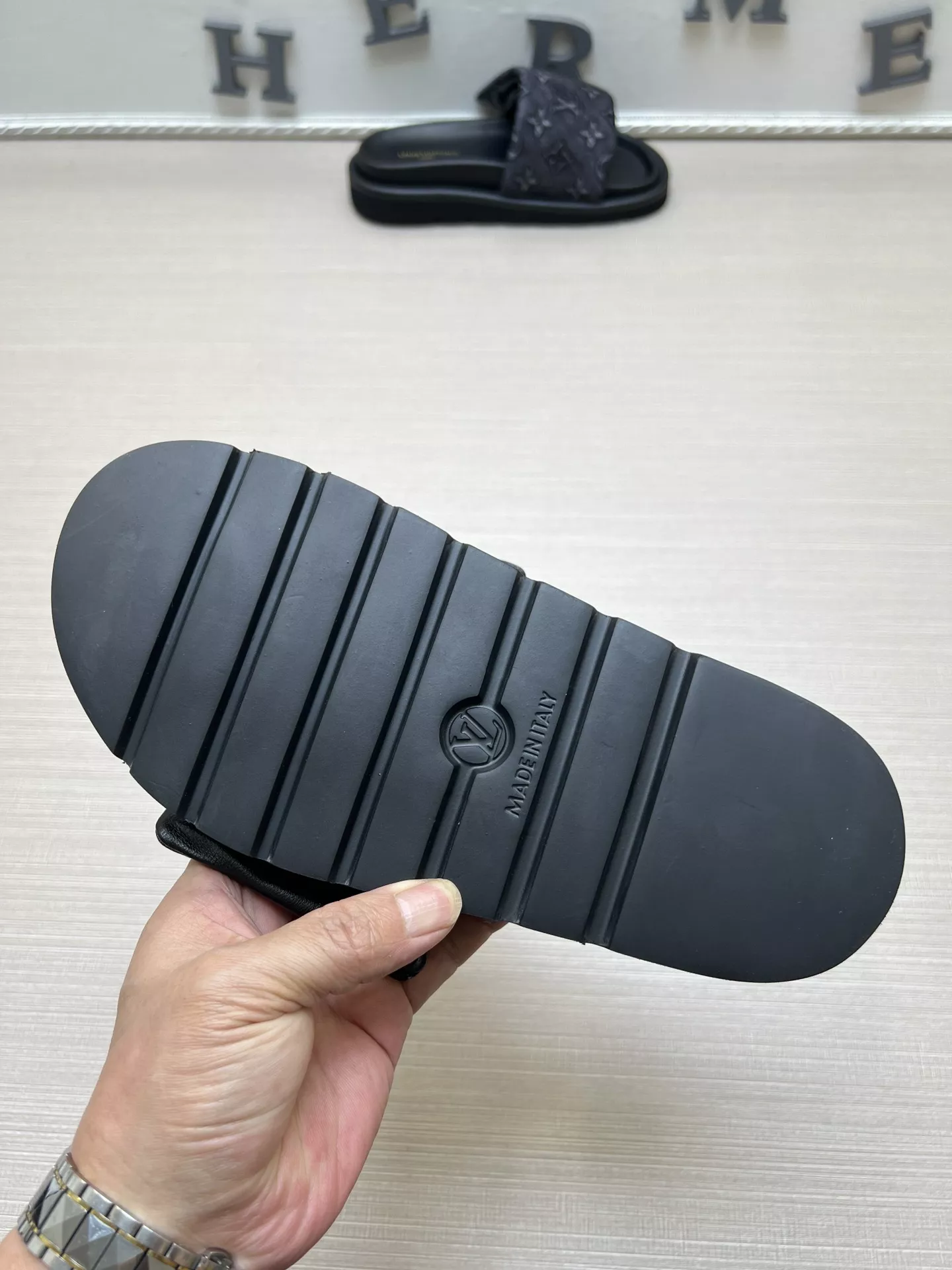 Louis Vuitton Slippers For Men Bold 6148