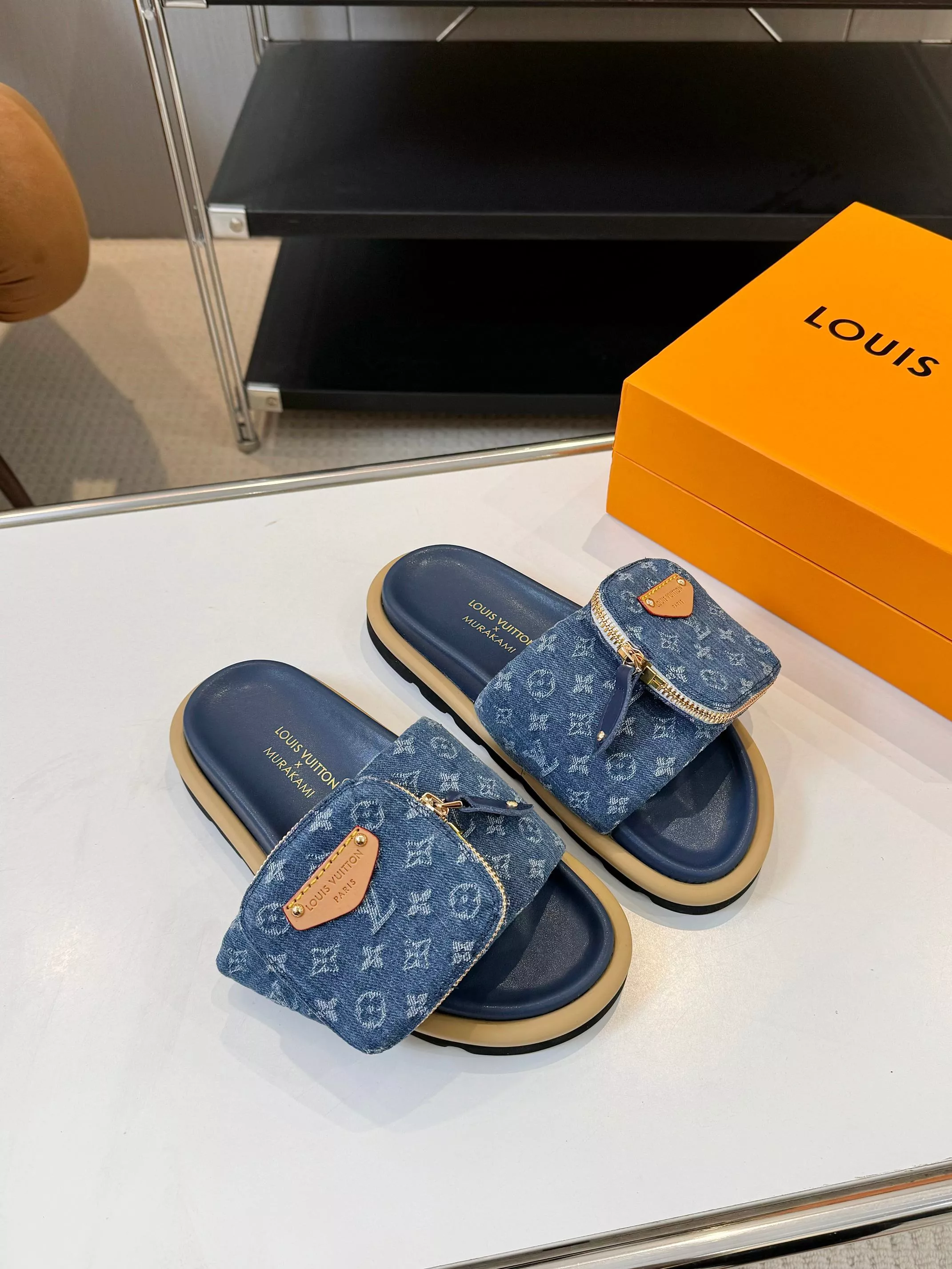 Louis Vuitton Slippers For Men Classic 561