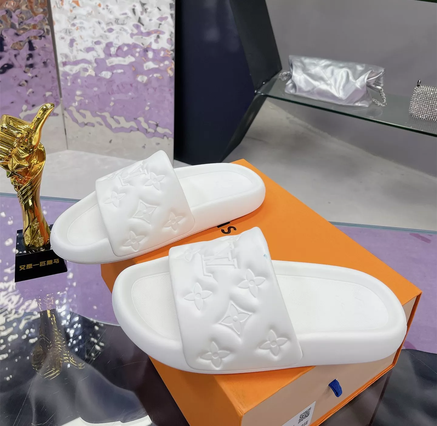 Louis Vuitton Slippers For Men Compact 7900