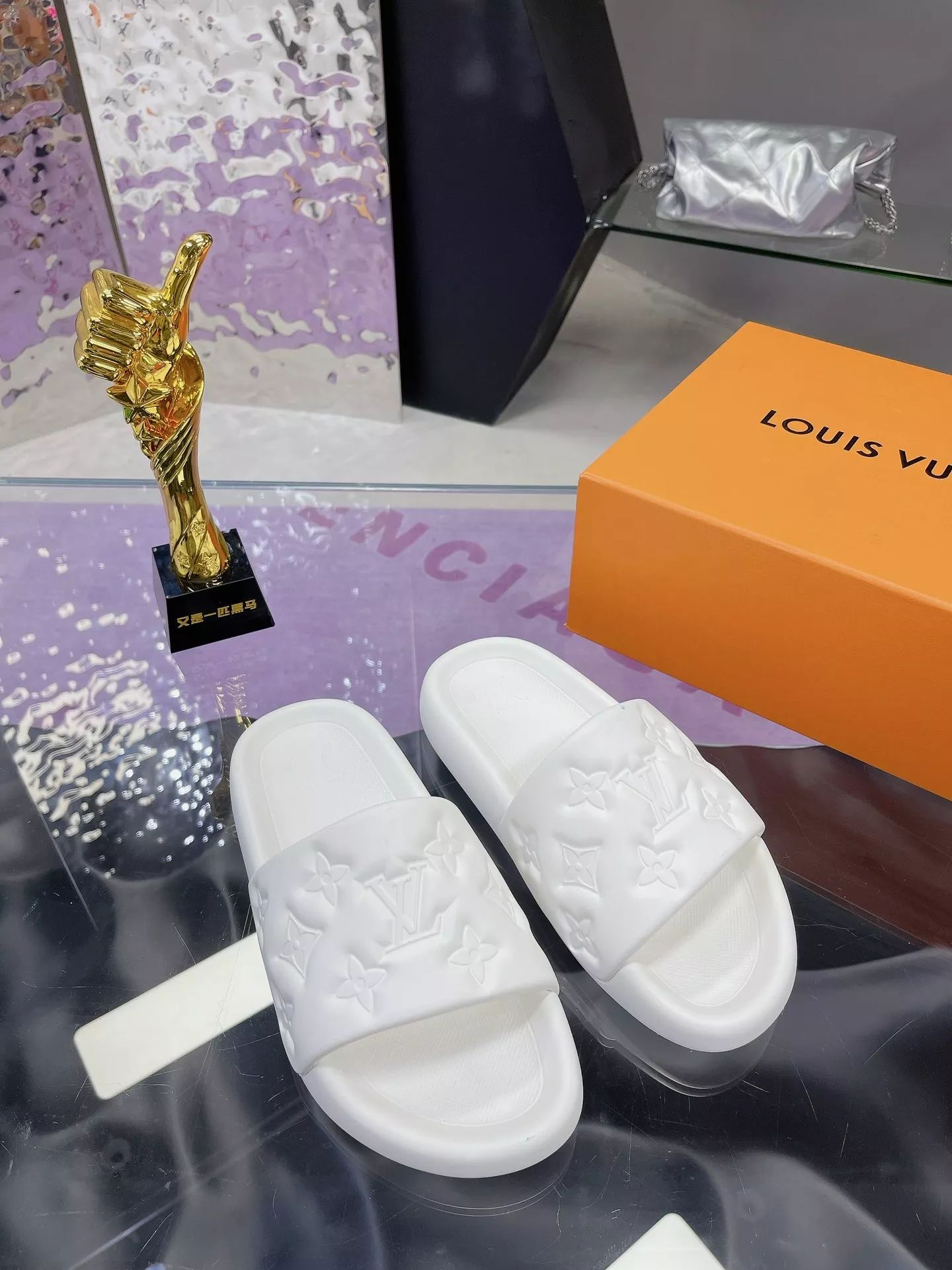Louis Vuitton Slippers For Men Compact 7900