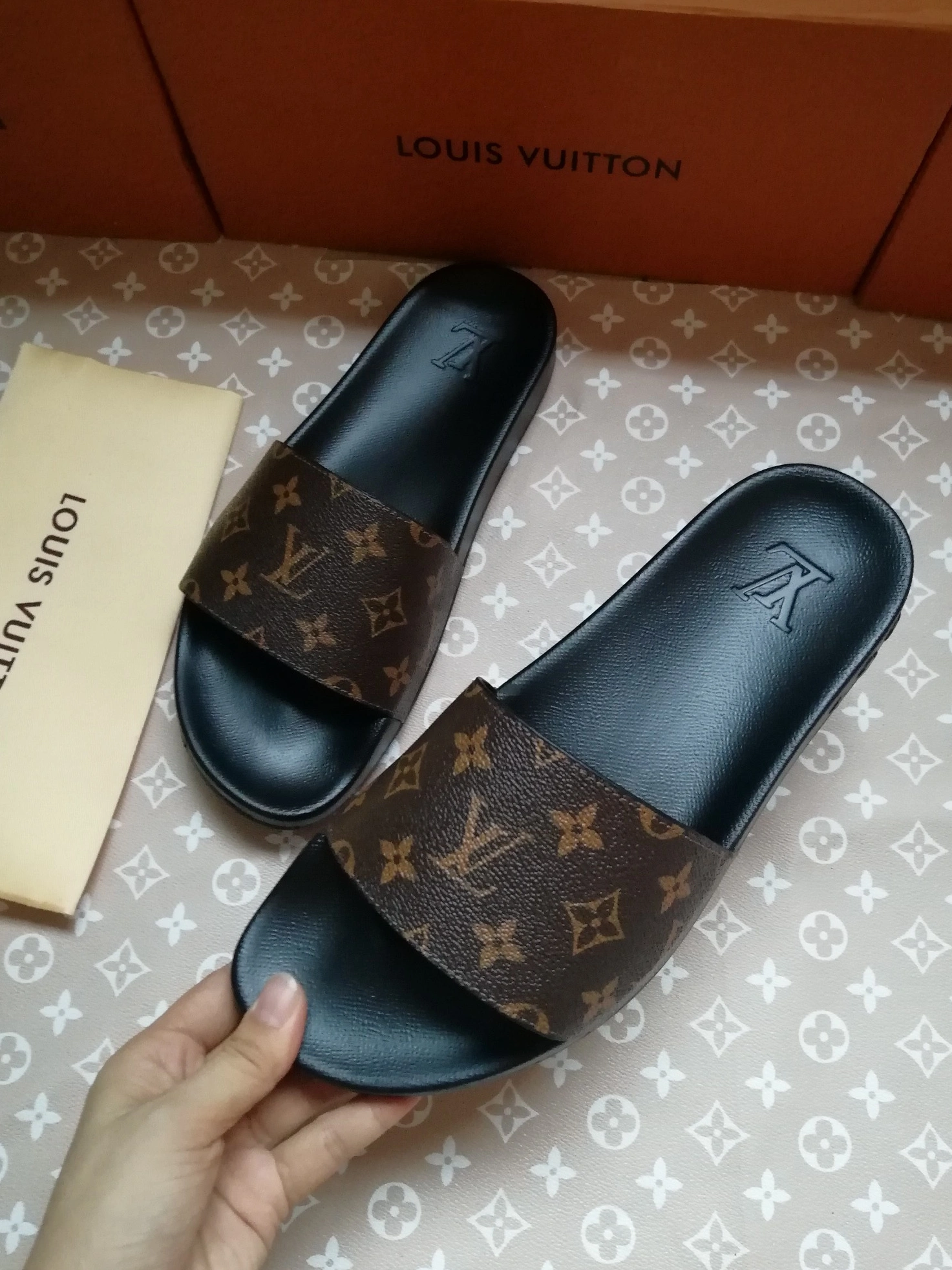 Louis Vuitton Slippers For Men DailyWear 4242