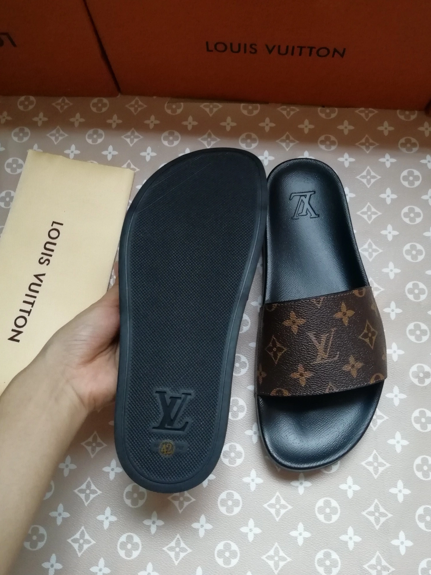 Louis Vuitton Slippers For Men DailyWear 4242