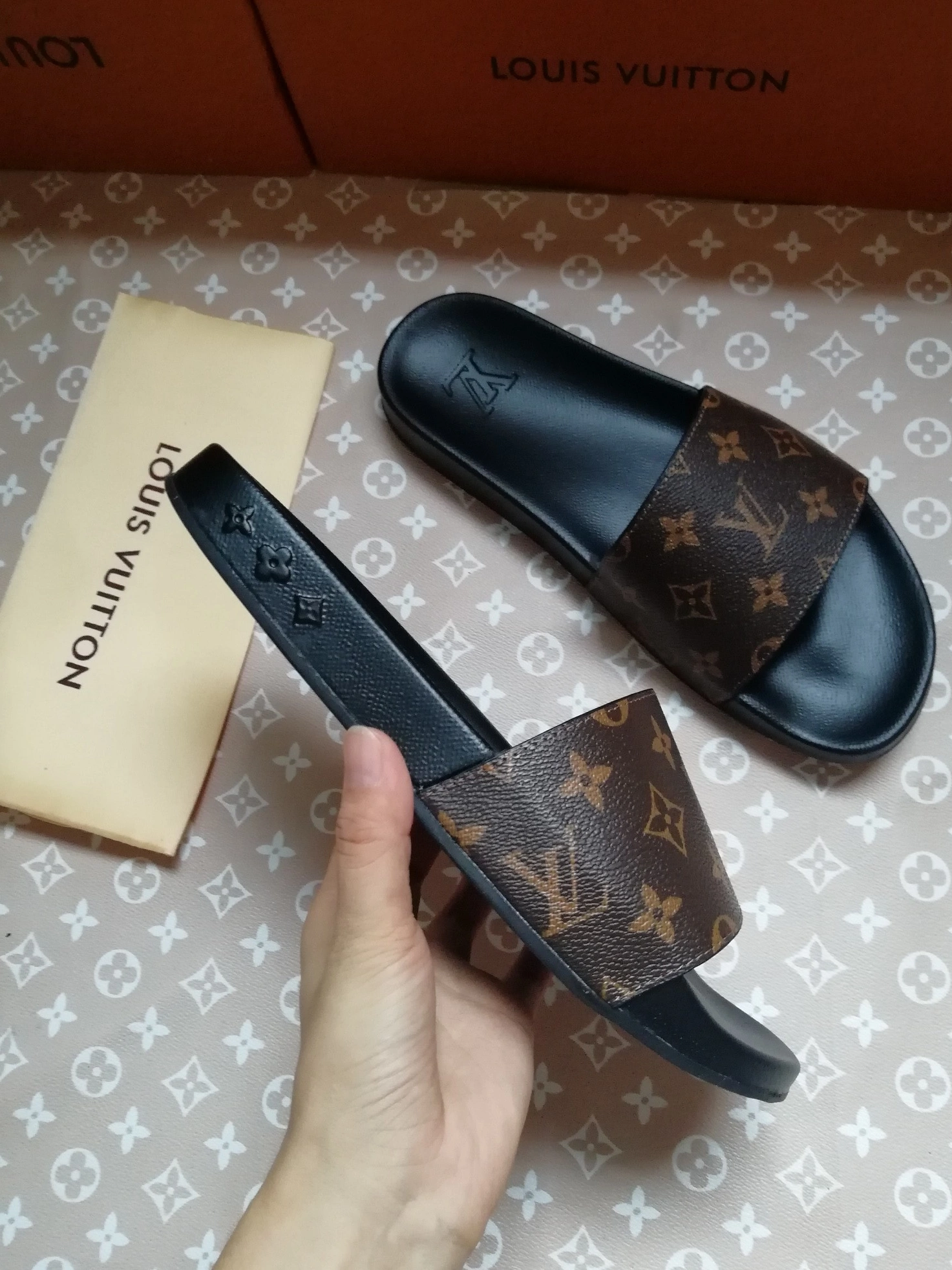 Louis Vuitton Slippers For Men DailyWear 4242