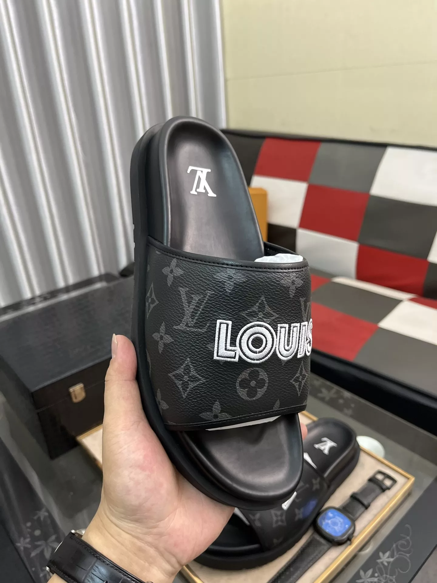 Louis Vuitton Slippers For Men Durable 3819