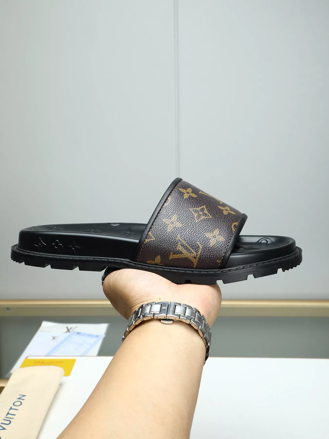 Louis Vuitton Slippers For Men Durable 9551