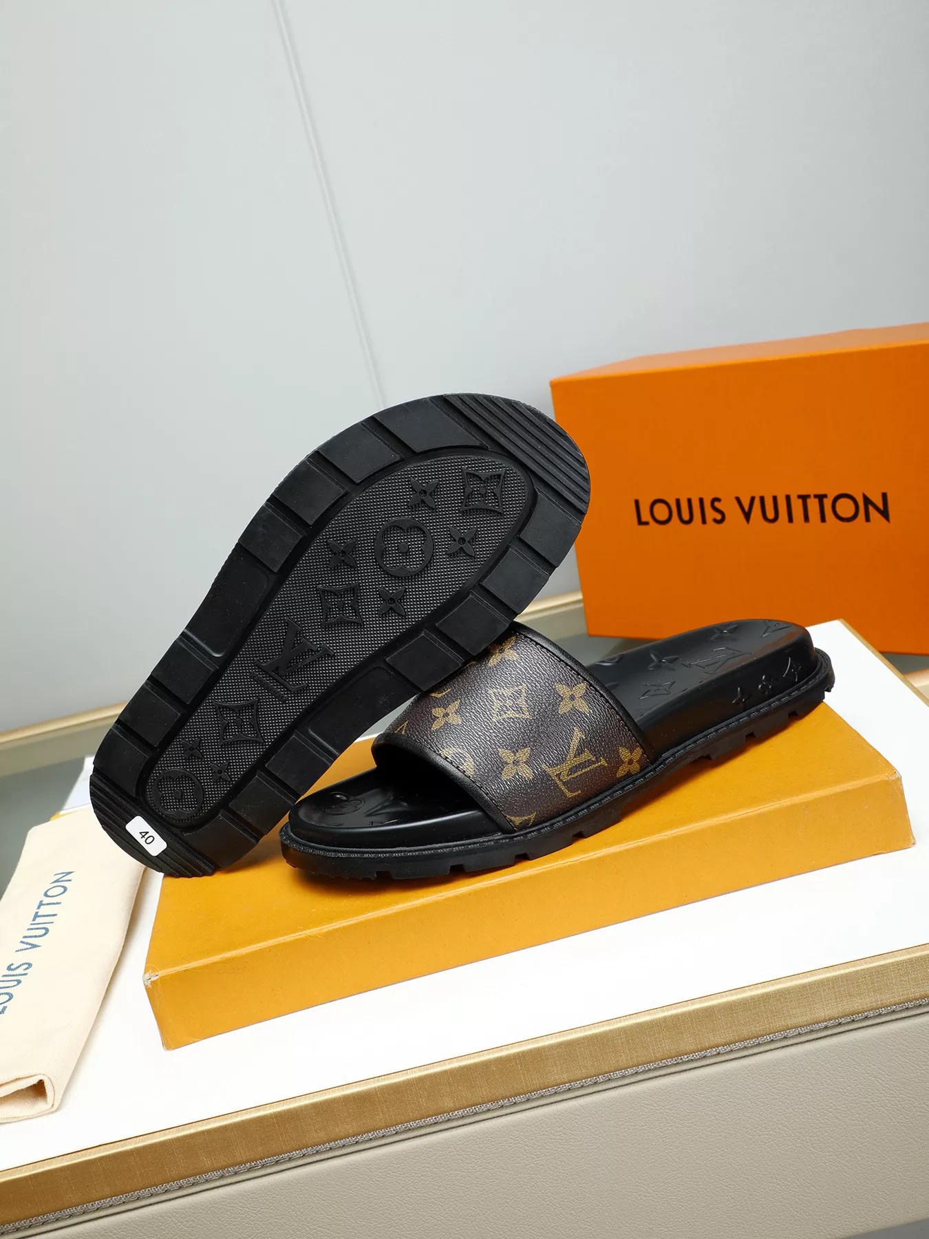 Louis Vuitton Slippers For Men Durable 9551