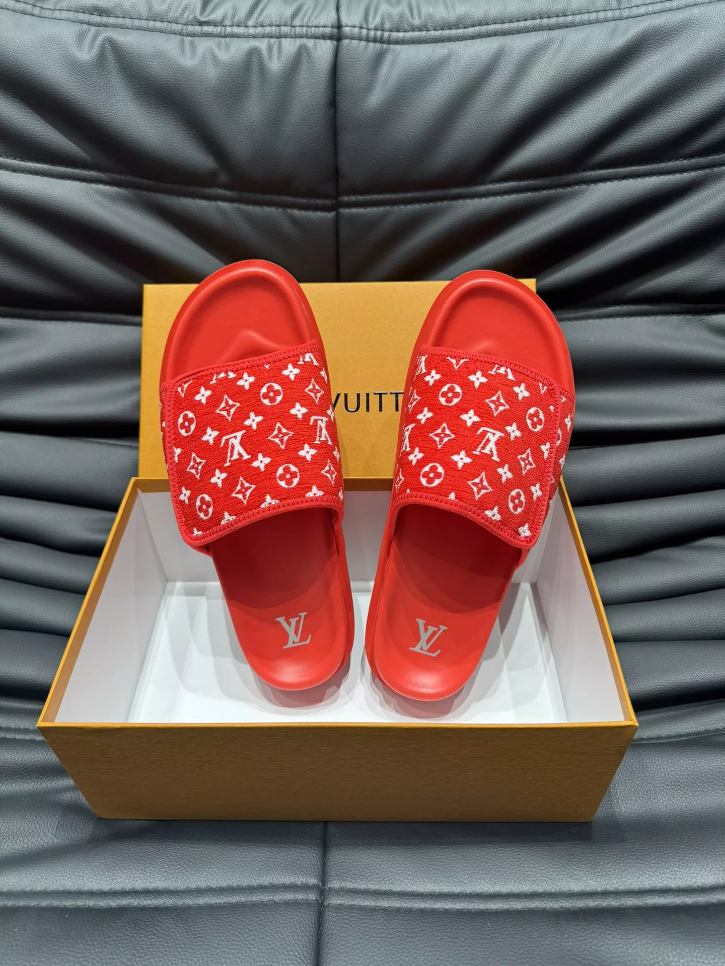 Louis Vuitton Slippers For Men EasyMatch 9919