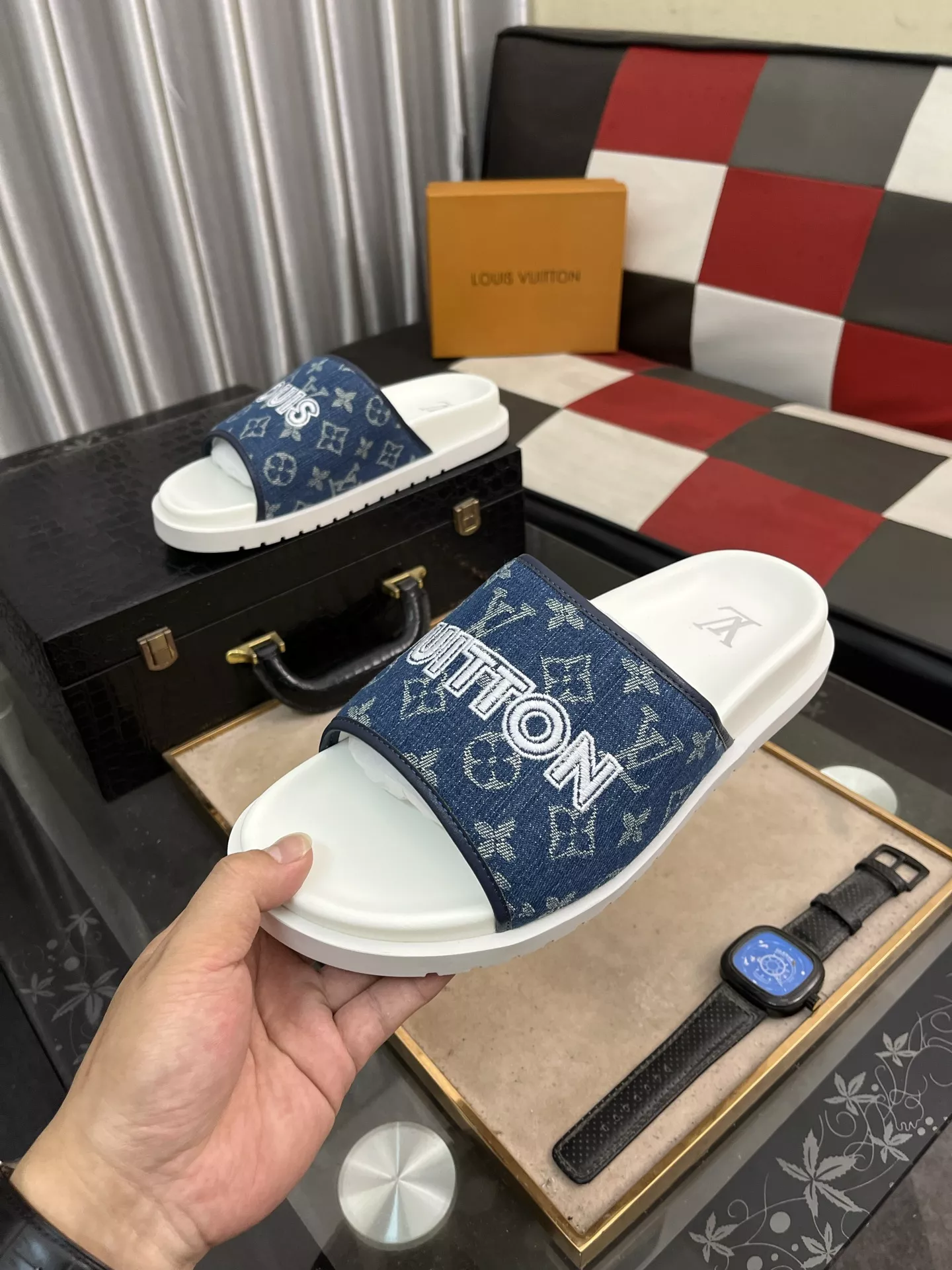 Louis Vuitton Slippers For Men Elegant 1054
