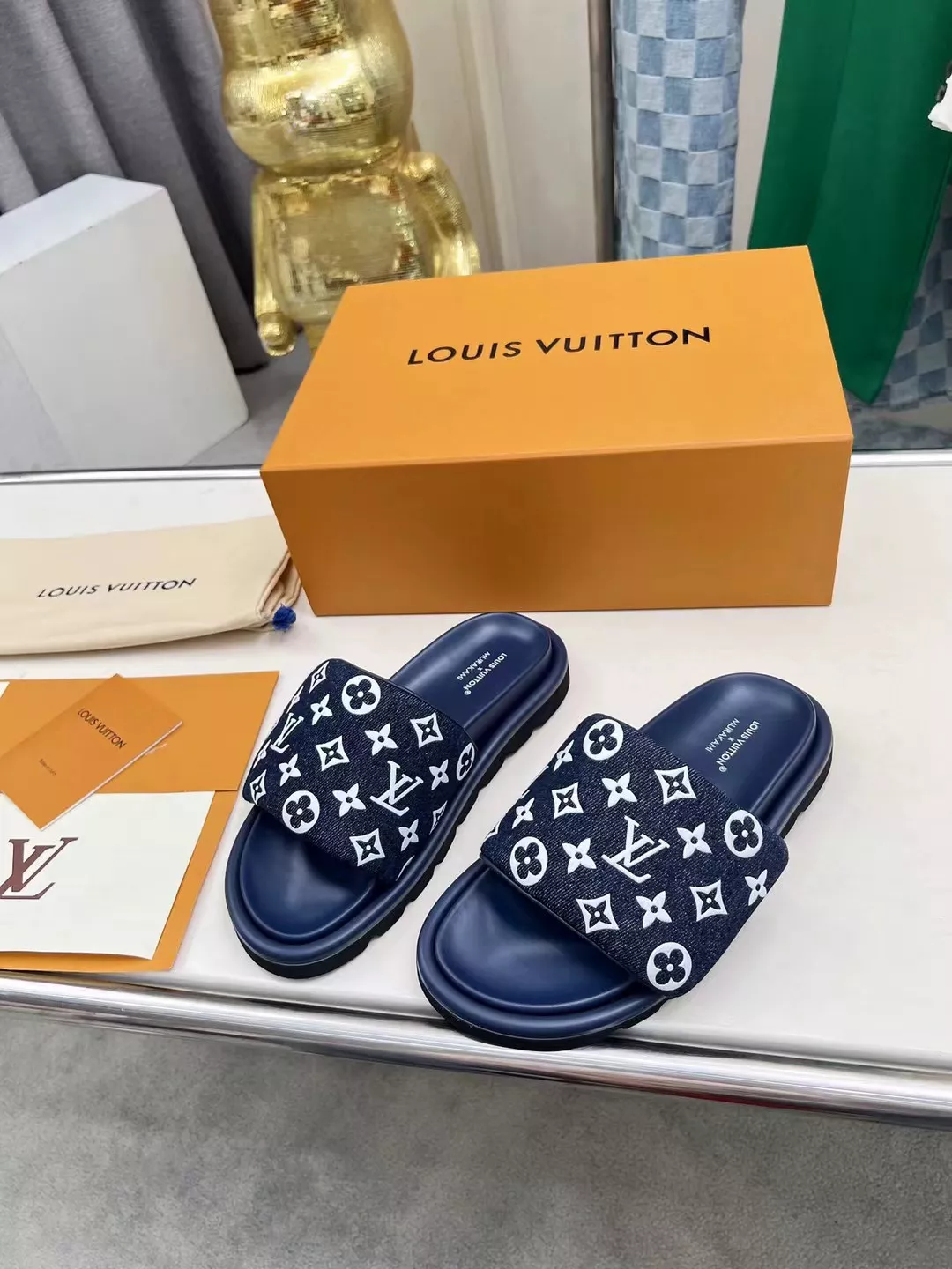 Louis Vuitton Slippers For Men Elegant 608