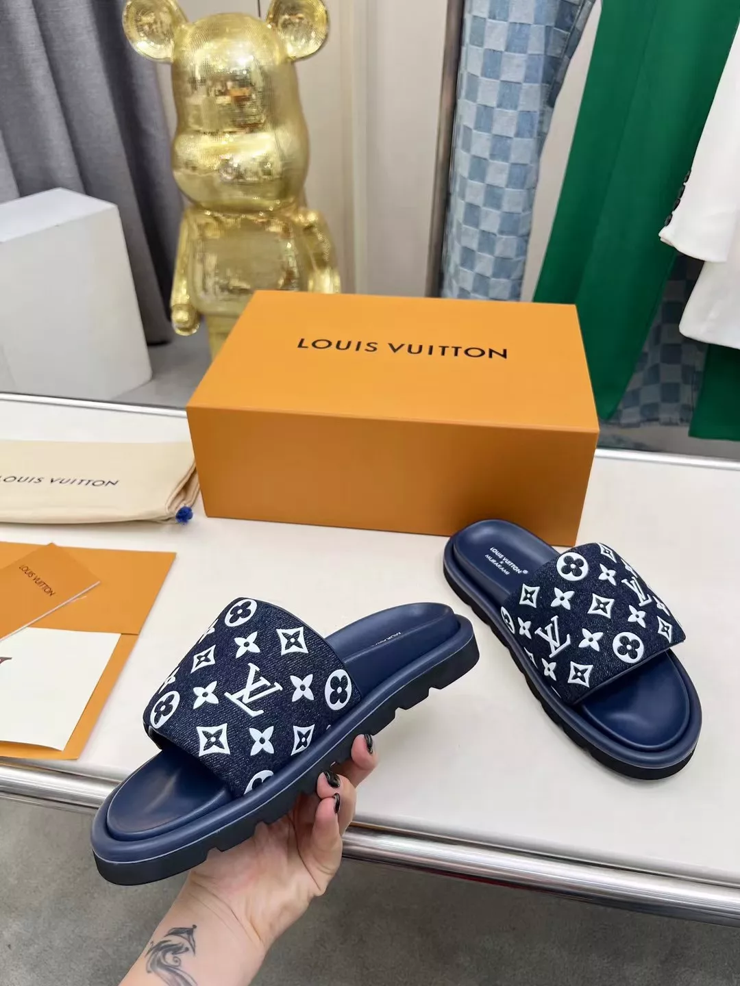 Louis Vuitton Slippers For Men Elegant 608
