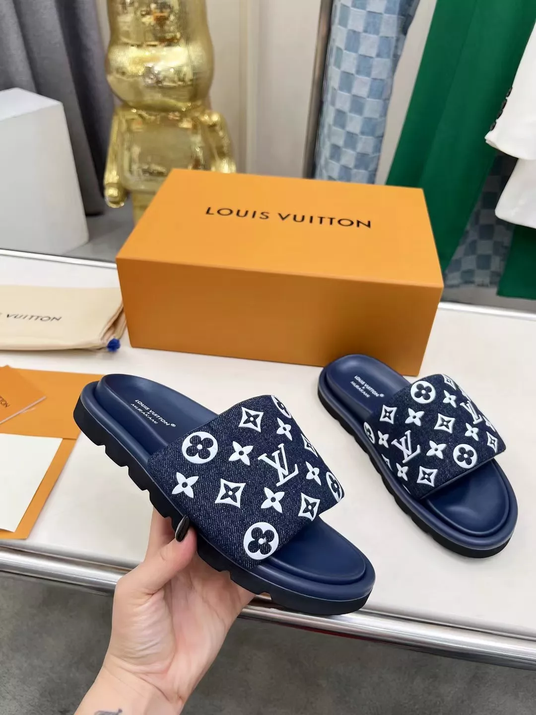 Louis Vuitton Slippers For Men Elegant 608