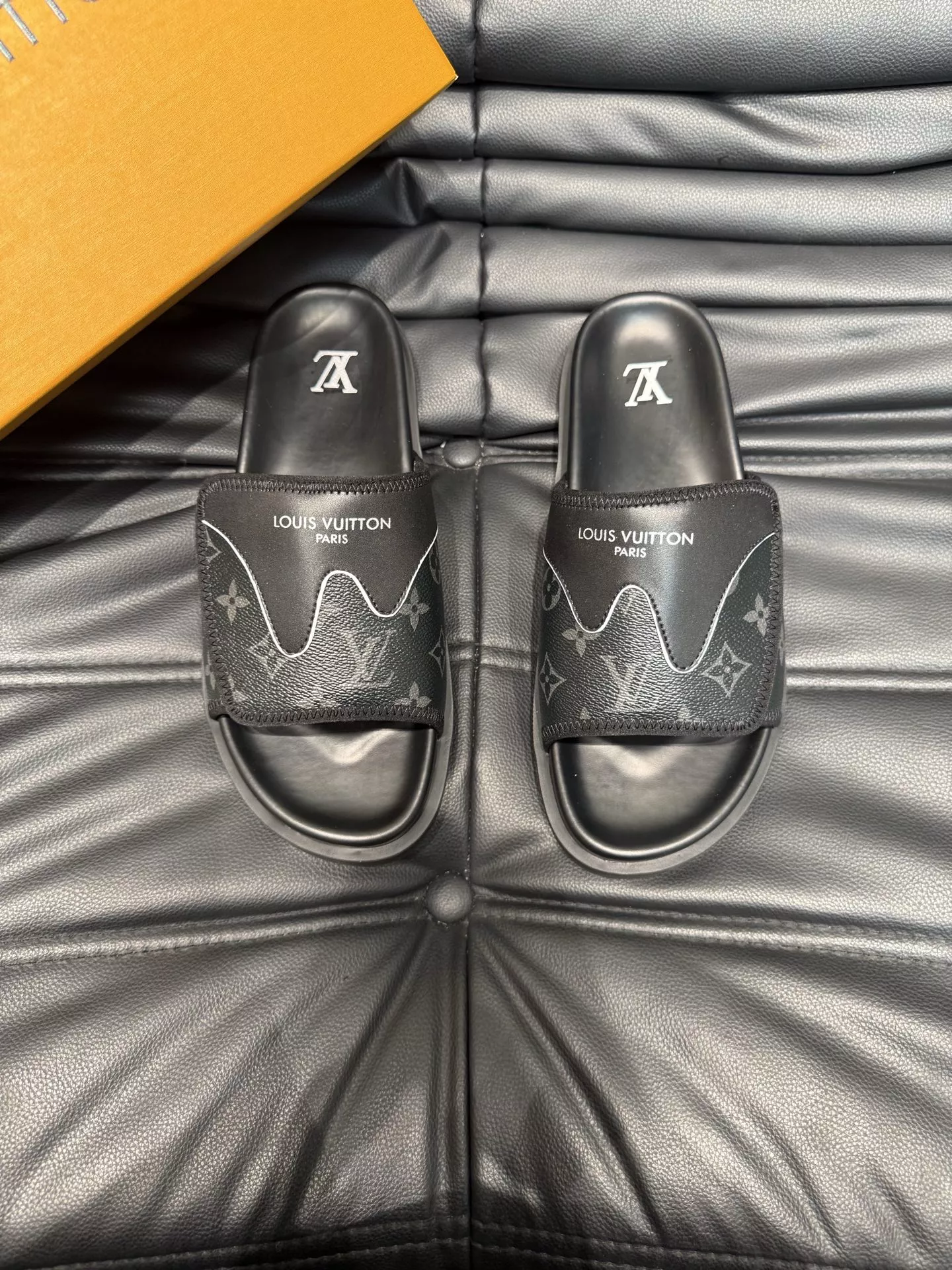 Louis Vuitton Slippers For Men EyeCatching 1944