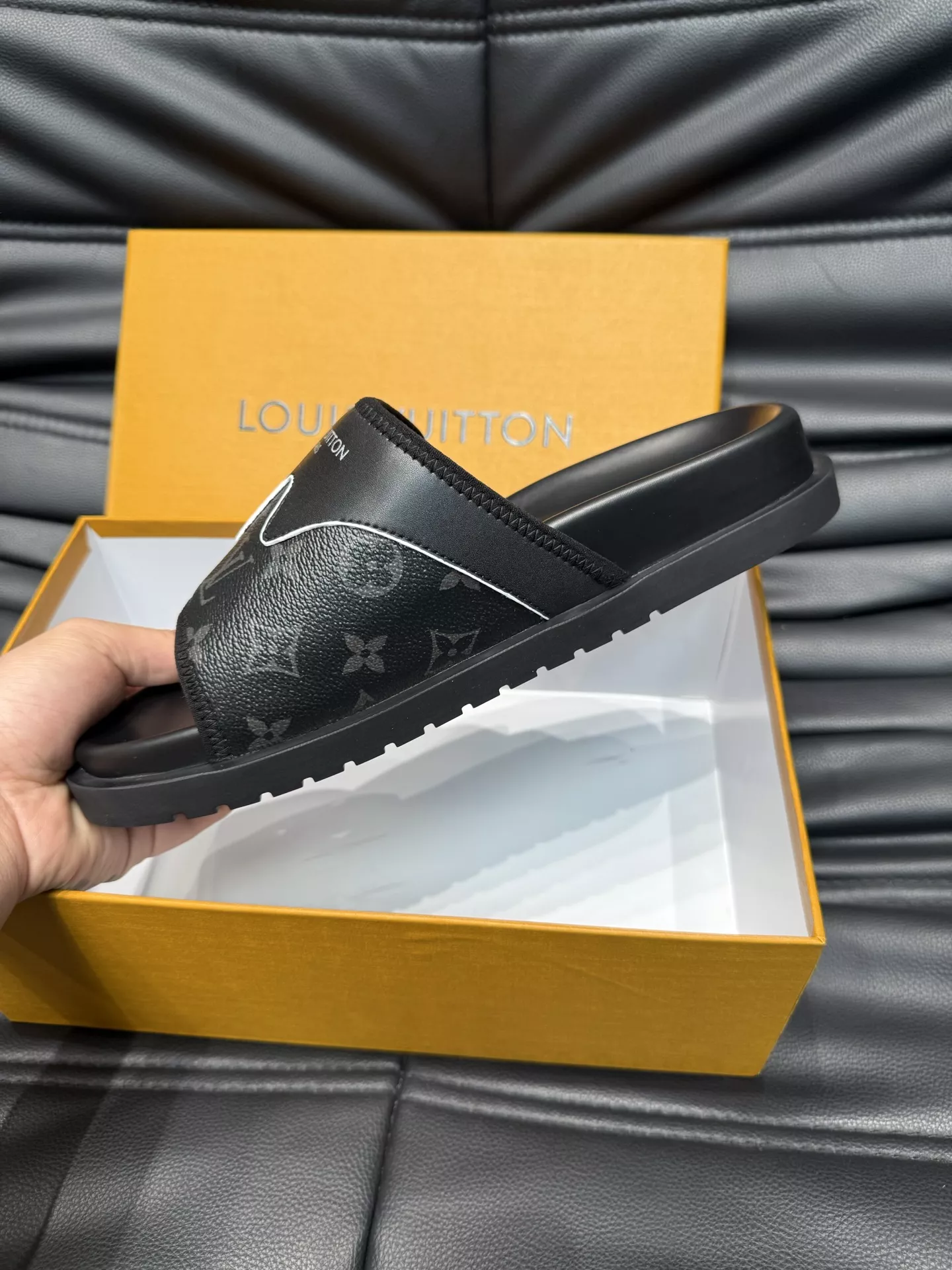 Louis Vuitton Slippers For Men EyeCatching 1944