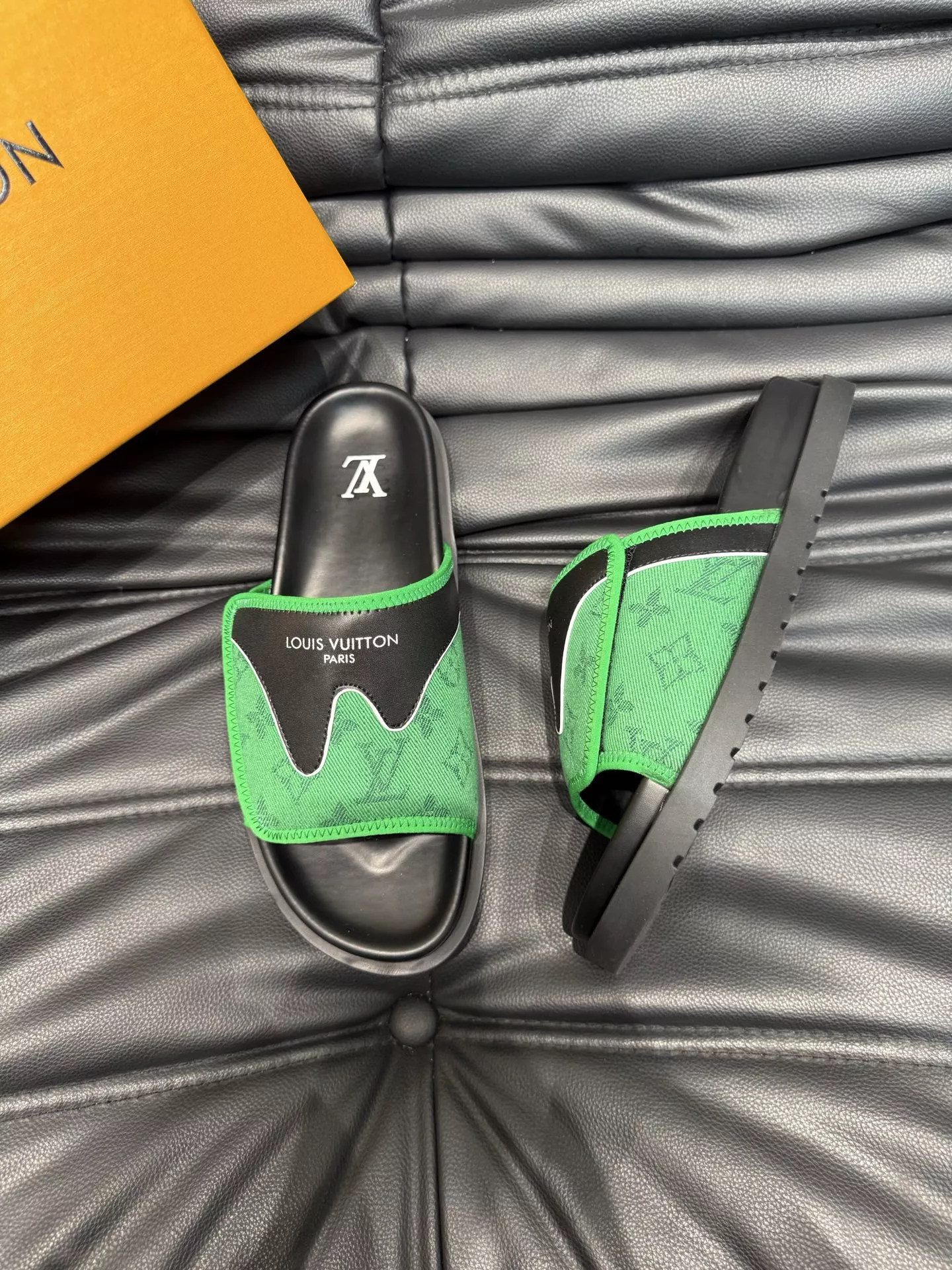 Louis Vuitton Slippers For Men Fashionable 4426