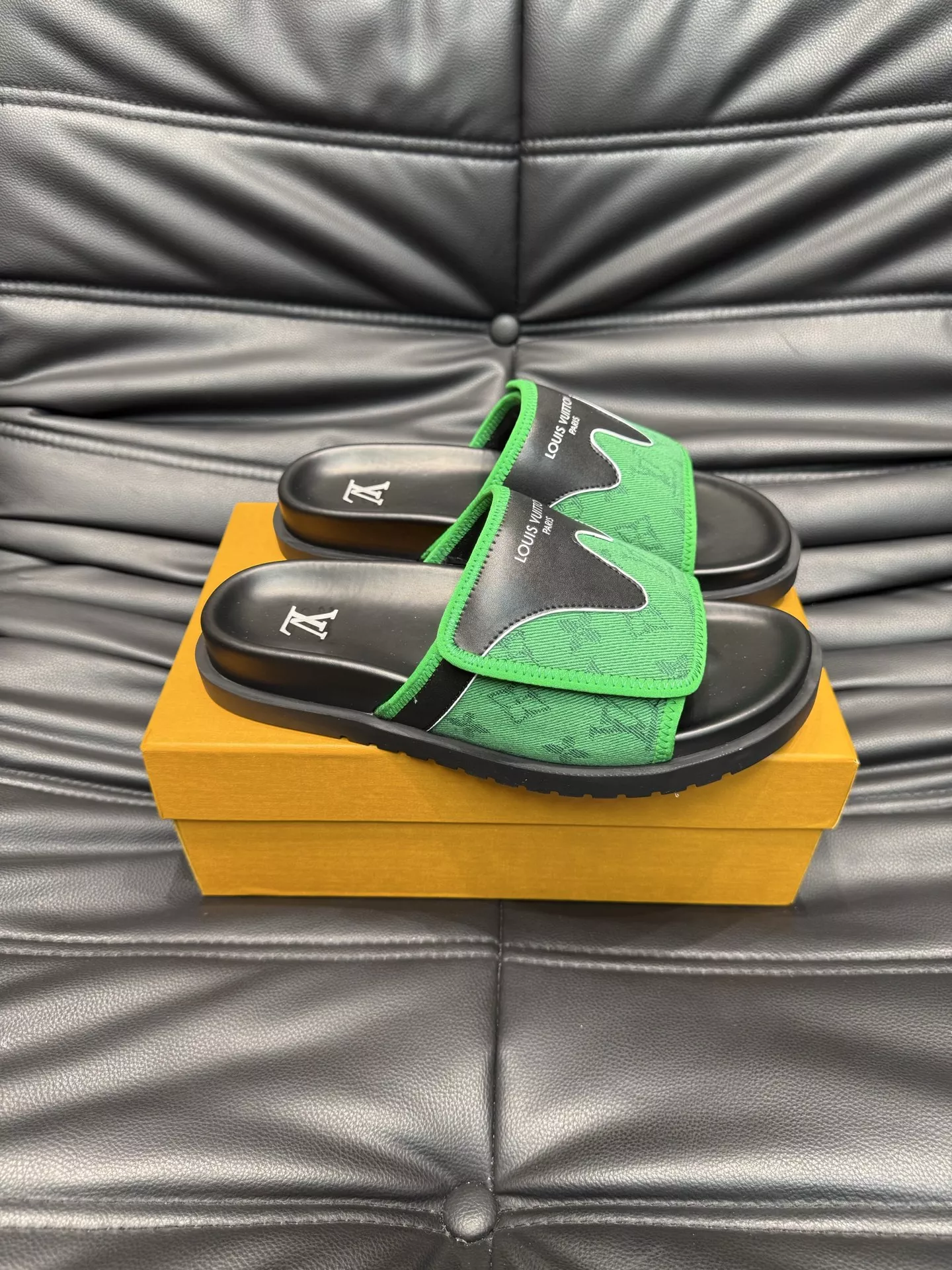 Louis Vuitton Slippers For Men Fashionable 4426