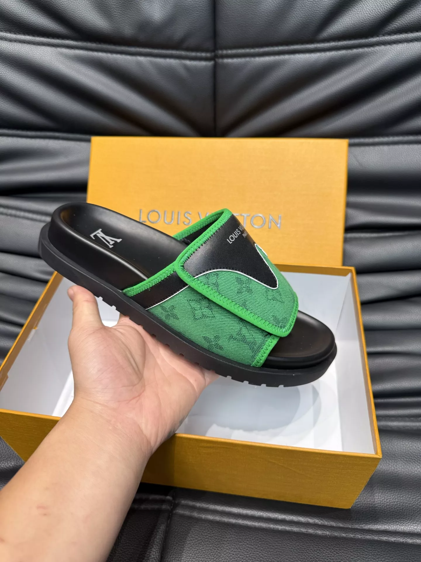 Louis Vuitton Slippers For Men Fashionable 4426