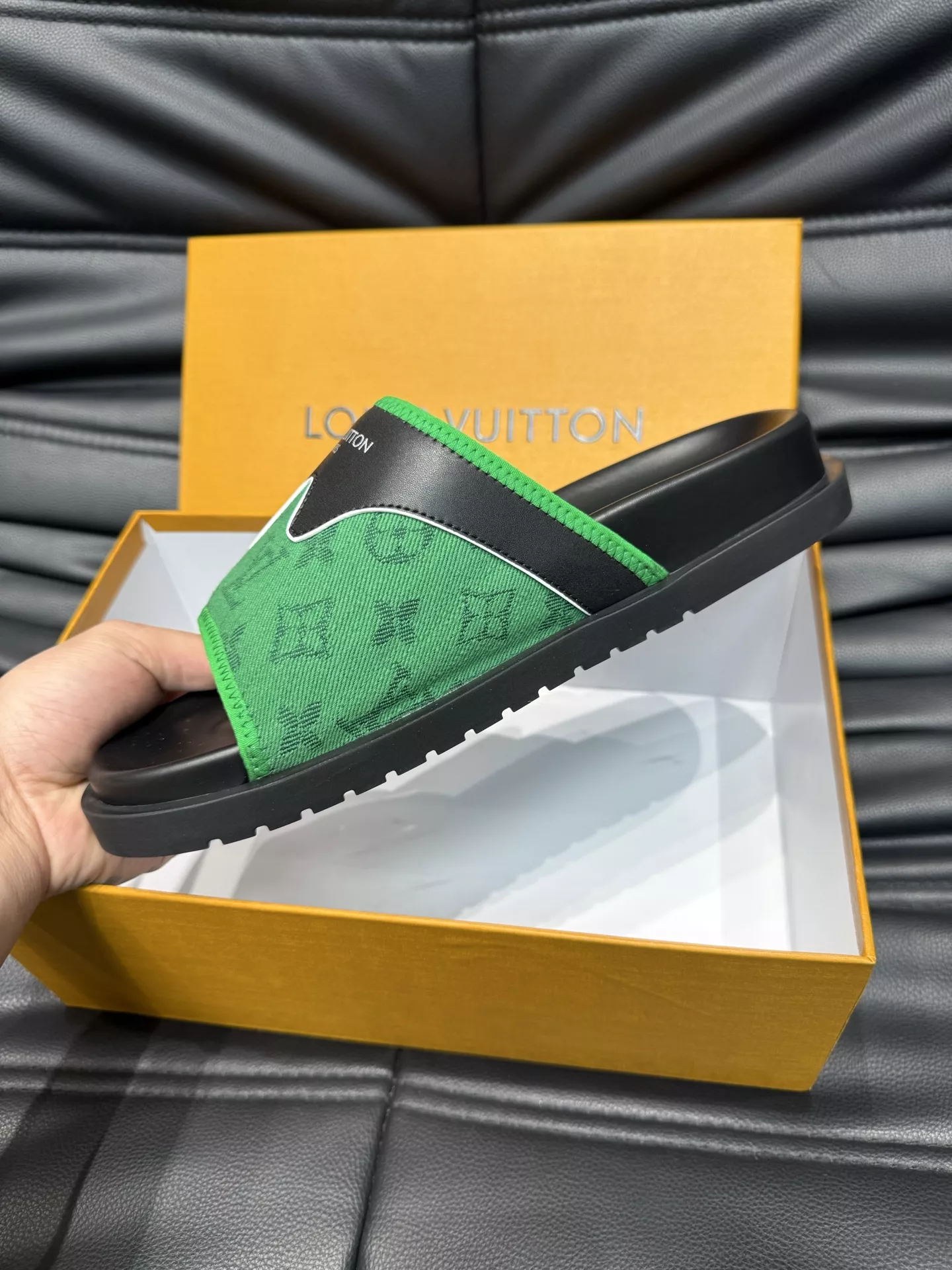 Louis Vuitton Slippers For Men Fashionable 4426