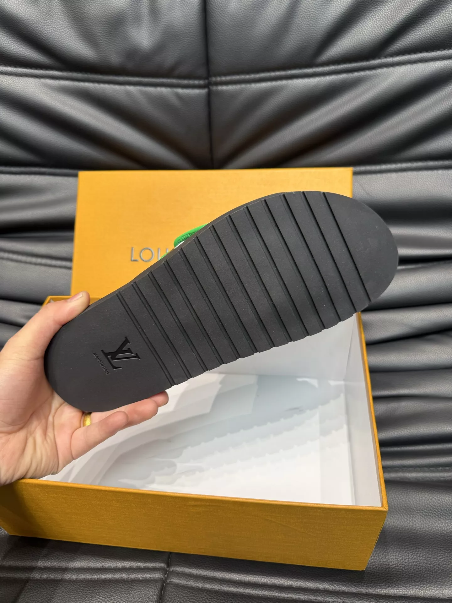 Louis Vuitton Slippers For Men Fashionable 4426